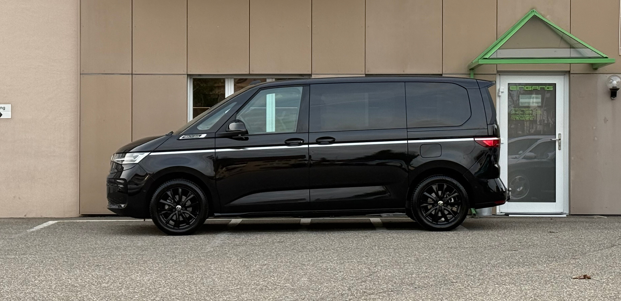 listing desktop thumbnail image 4