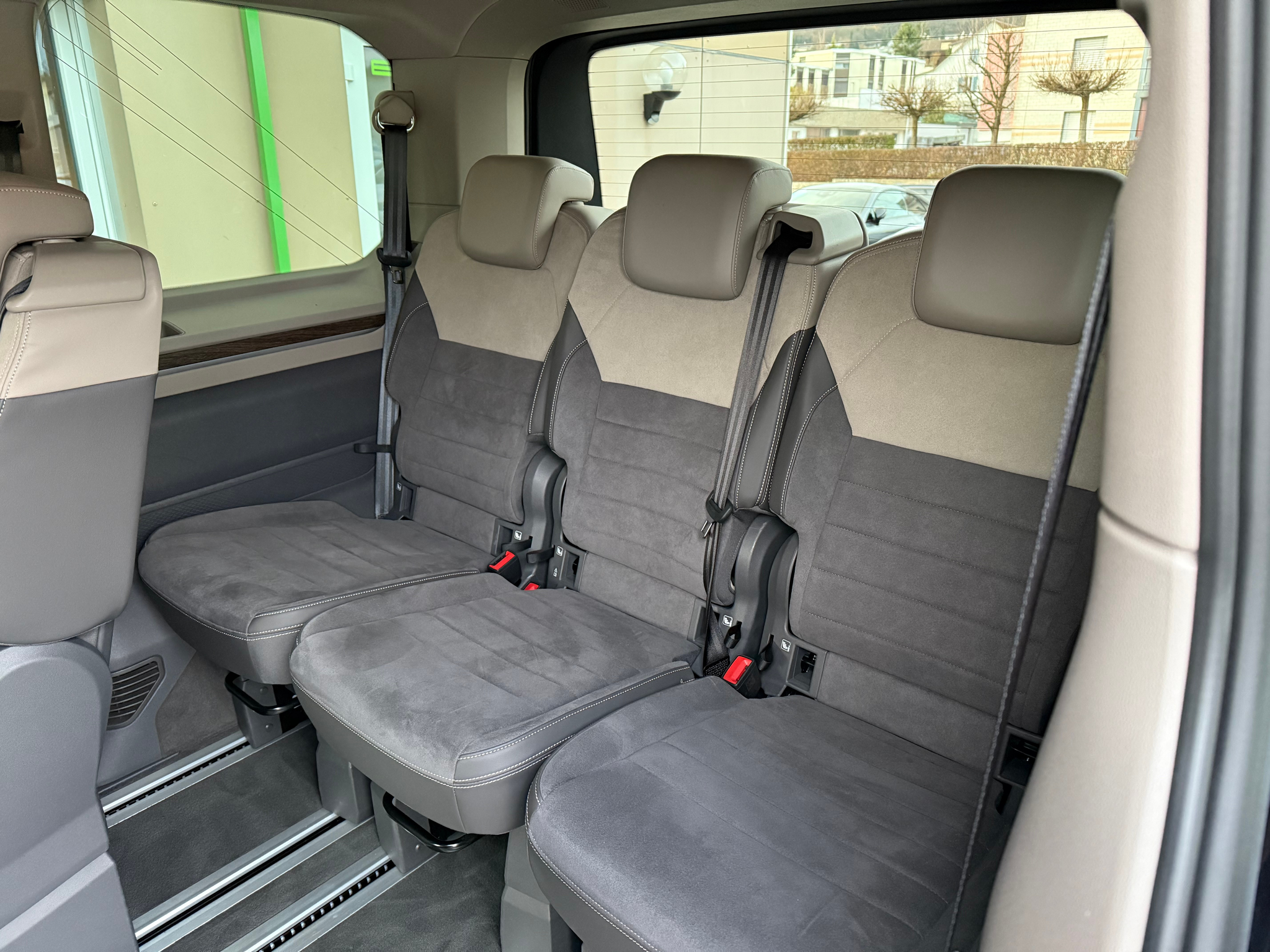 listing desktop thumbnail image 23