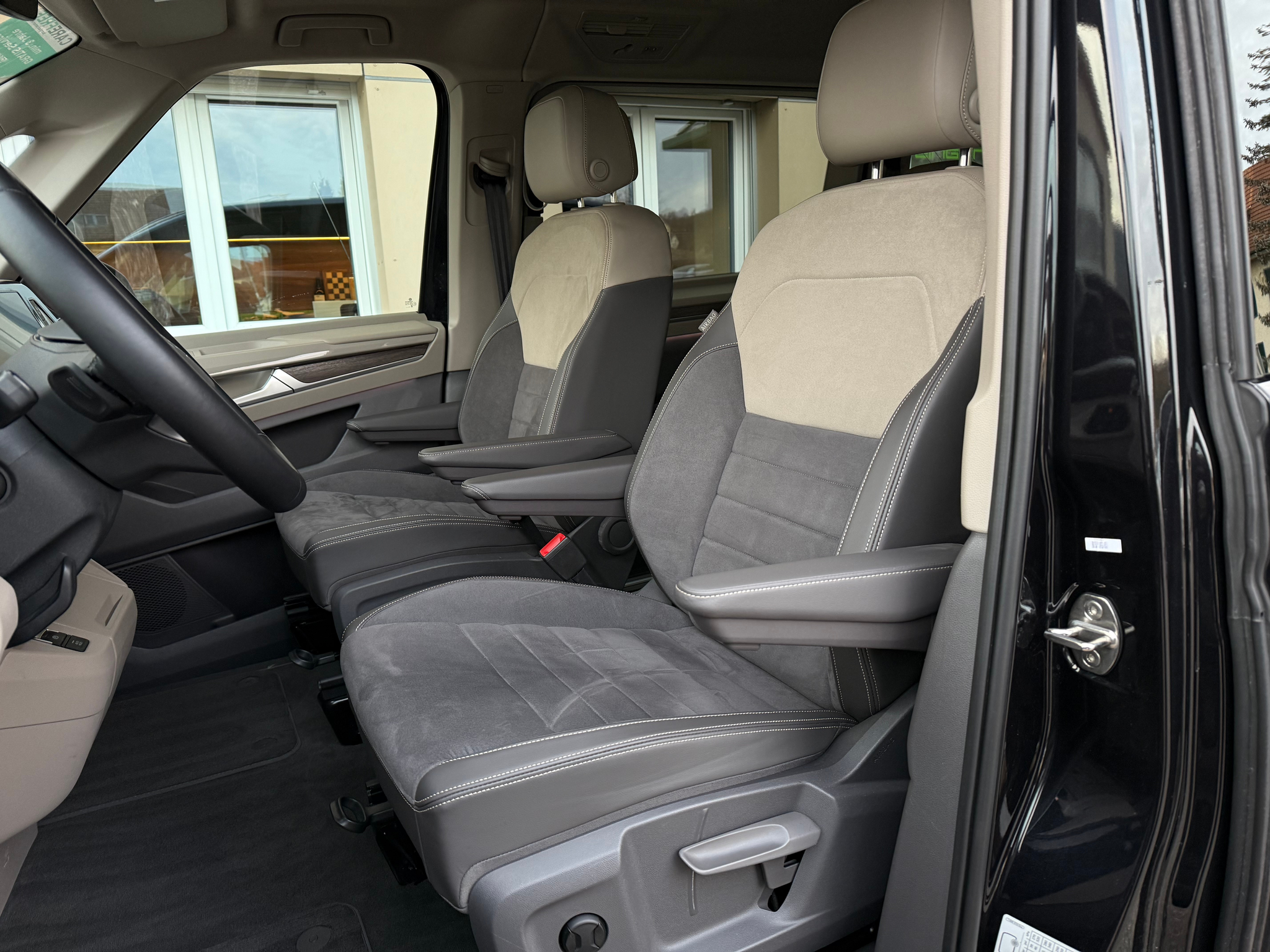 listing desktop thumbnail image 9