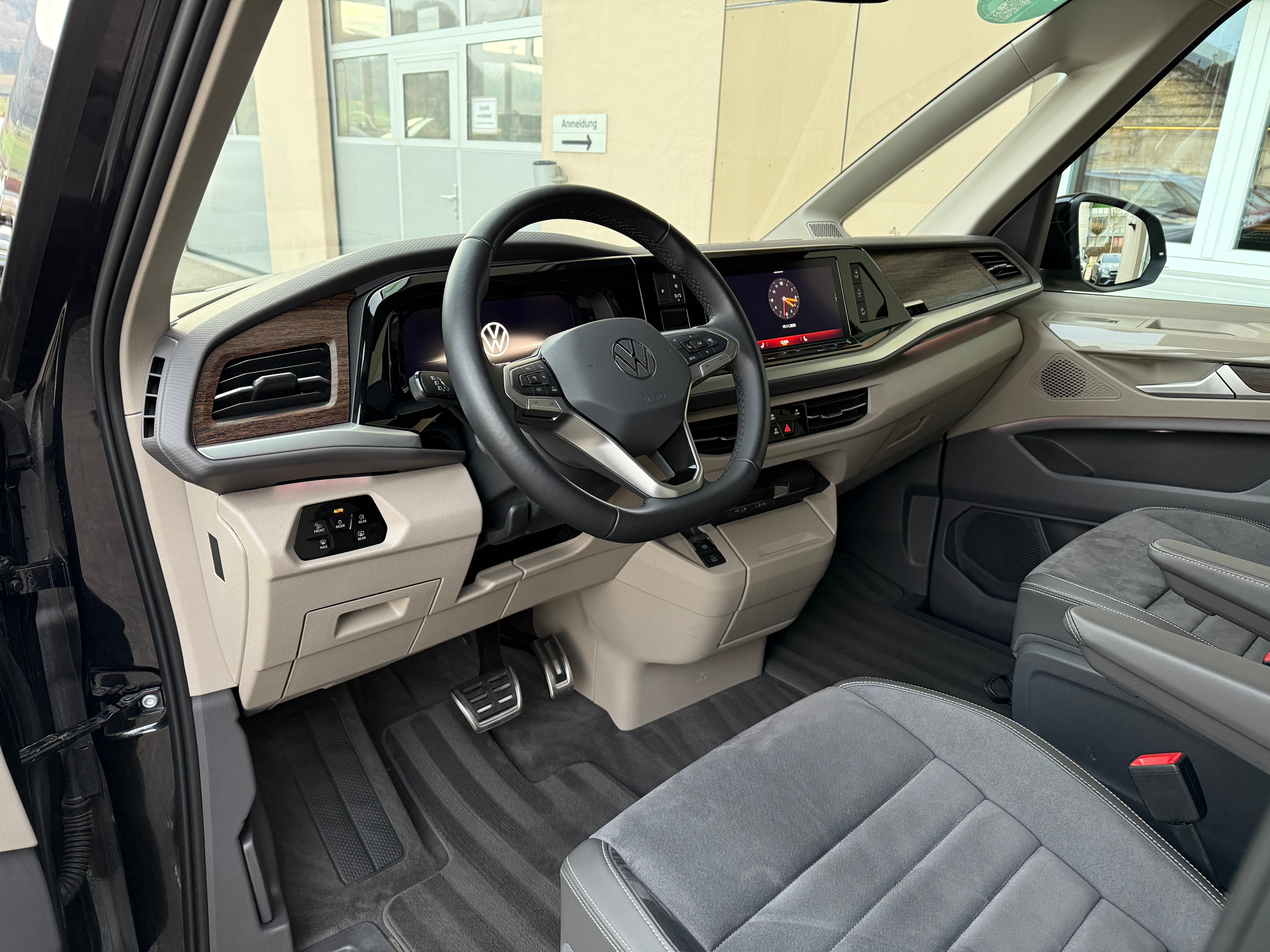 listing desktop thumbnail image 8