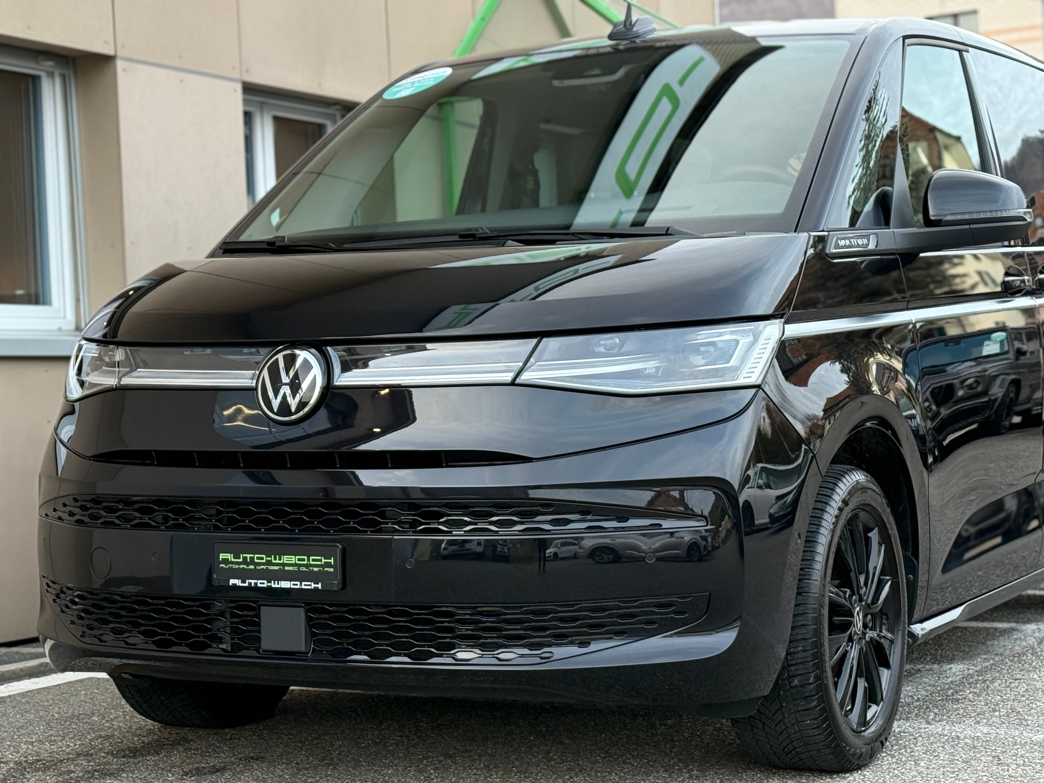 listing desktop thumbnail image 6