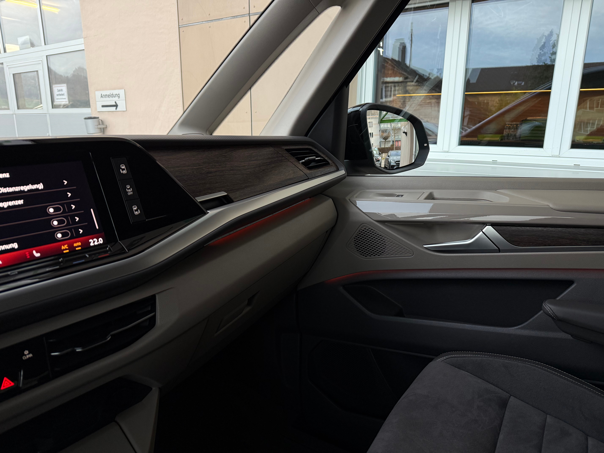 listing desktop thumbnail image 19