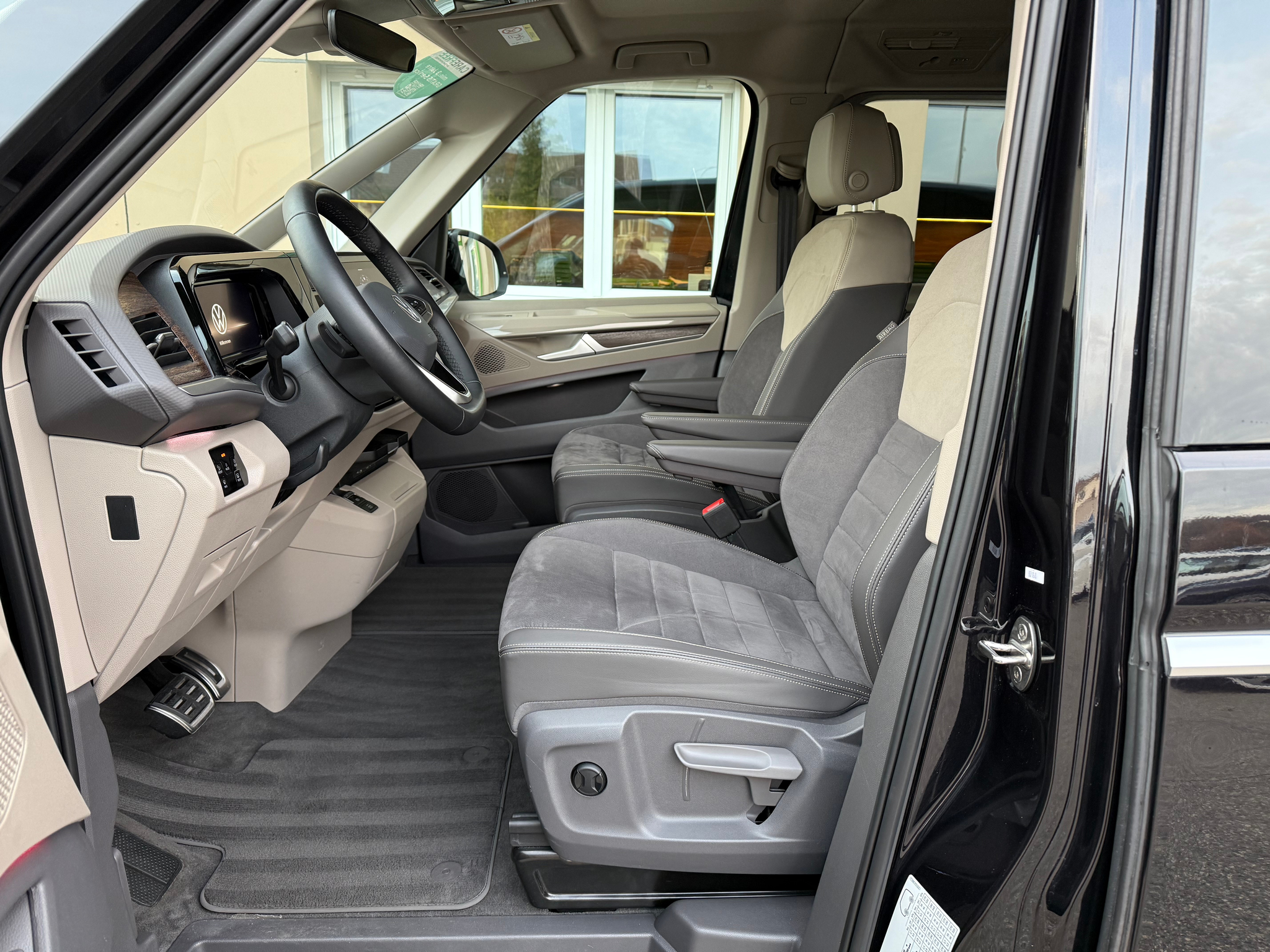 listing desktop thumbnail image 7