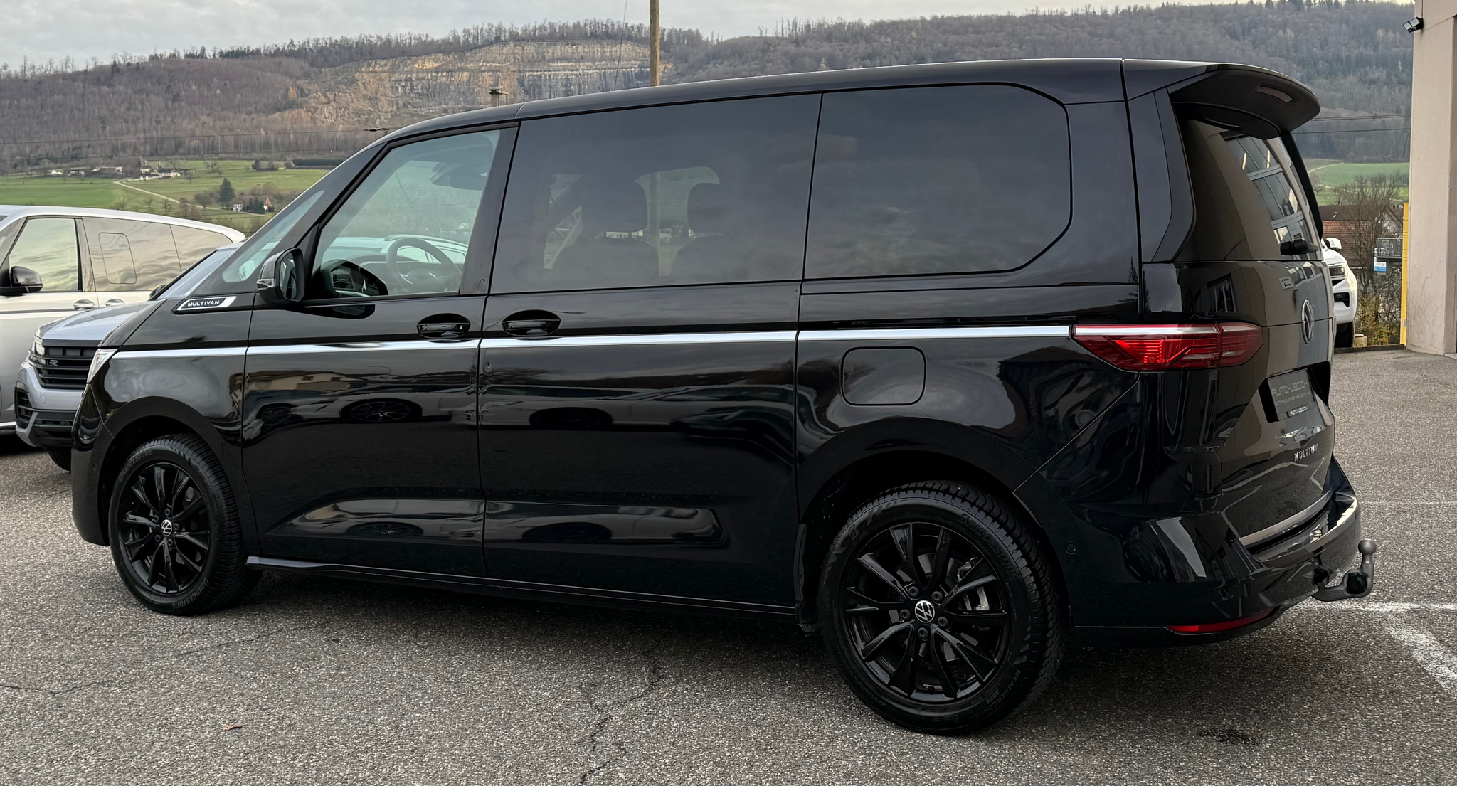 listing desktop thumbnail image 3