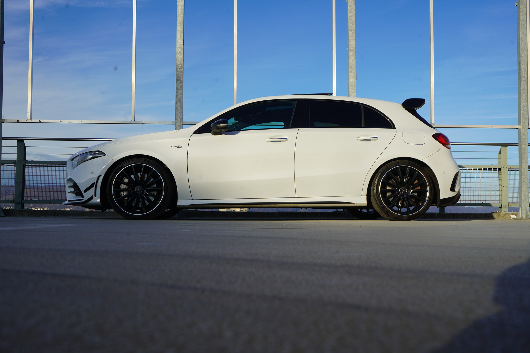 listing desktop thumbnail image 1