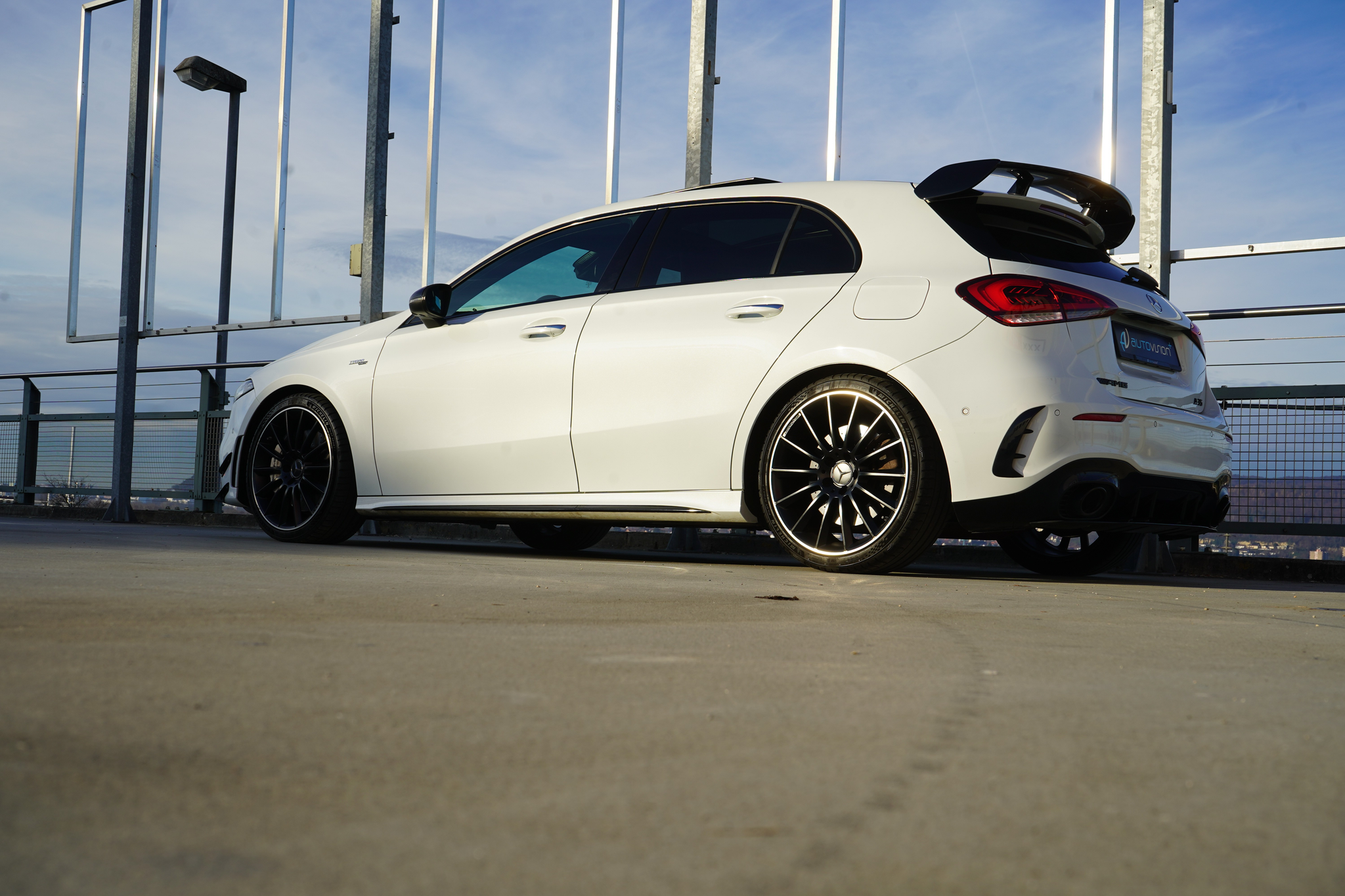 listing desktop thumbnail image 13