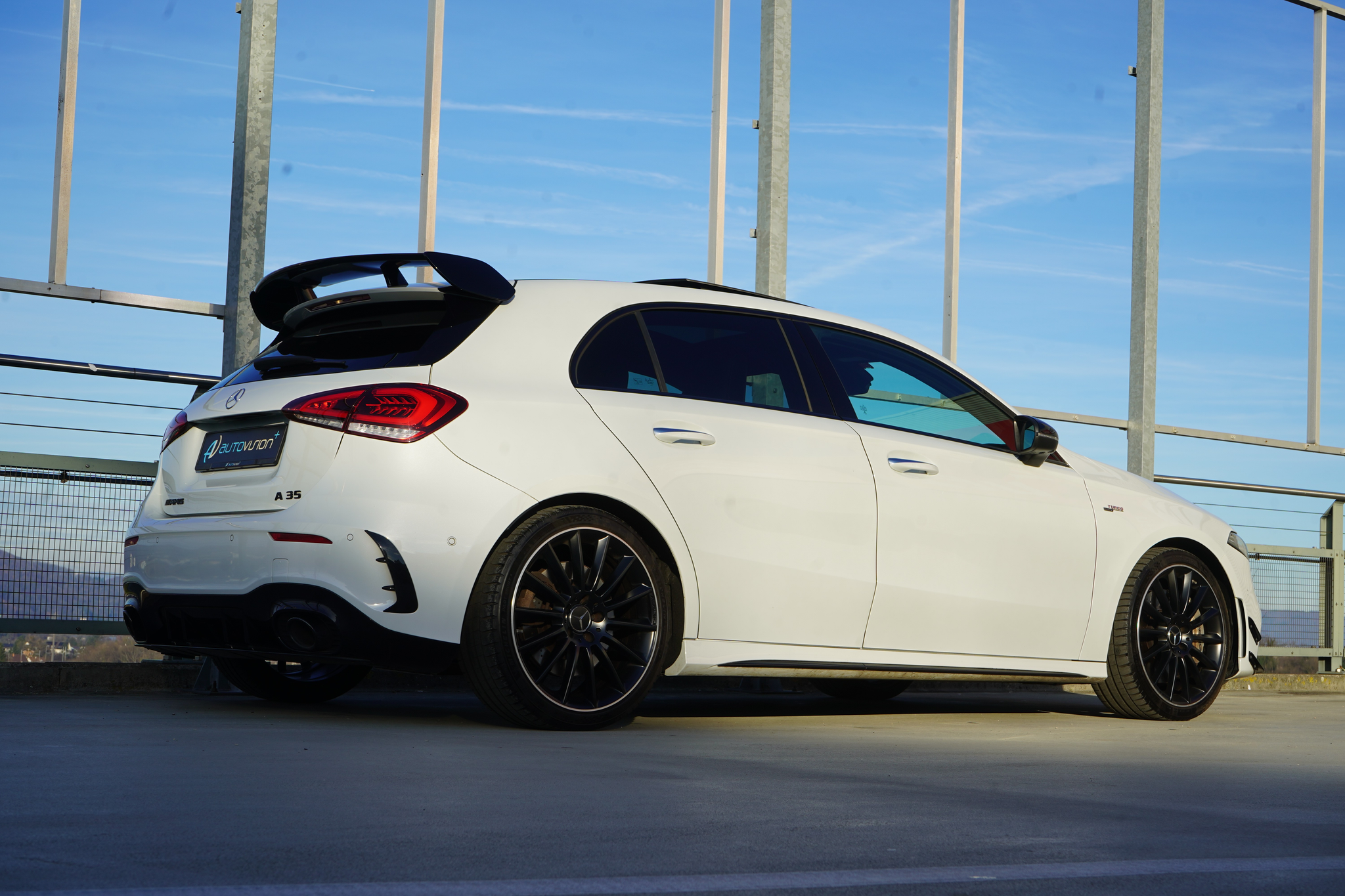 listing desktop thumbnail image 10