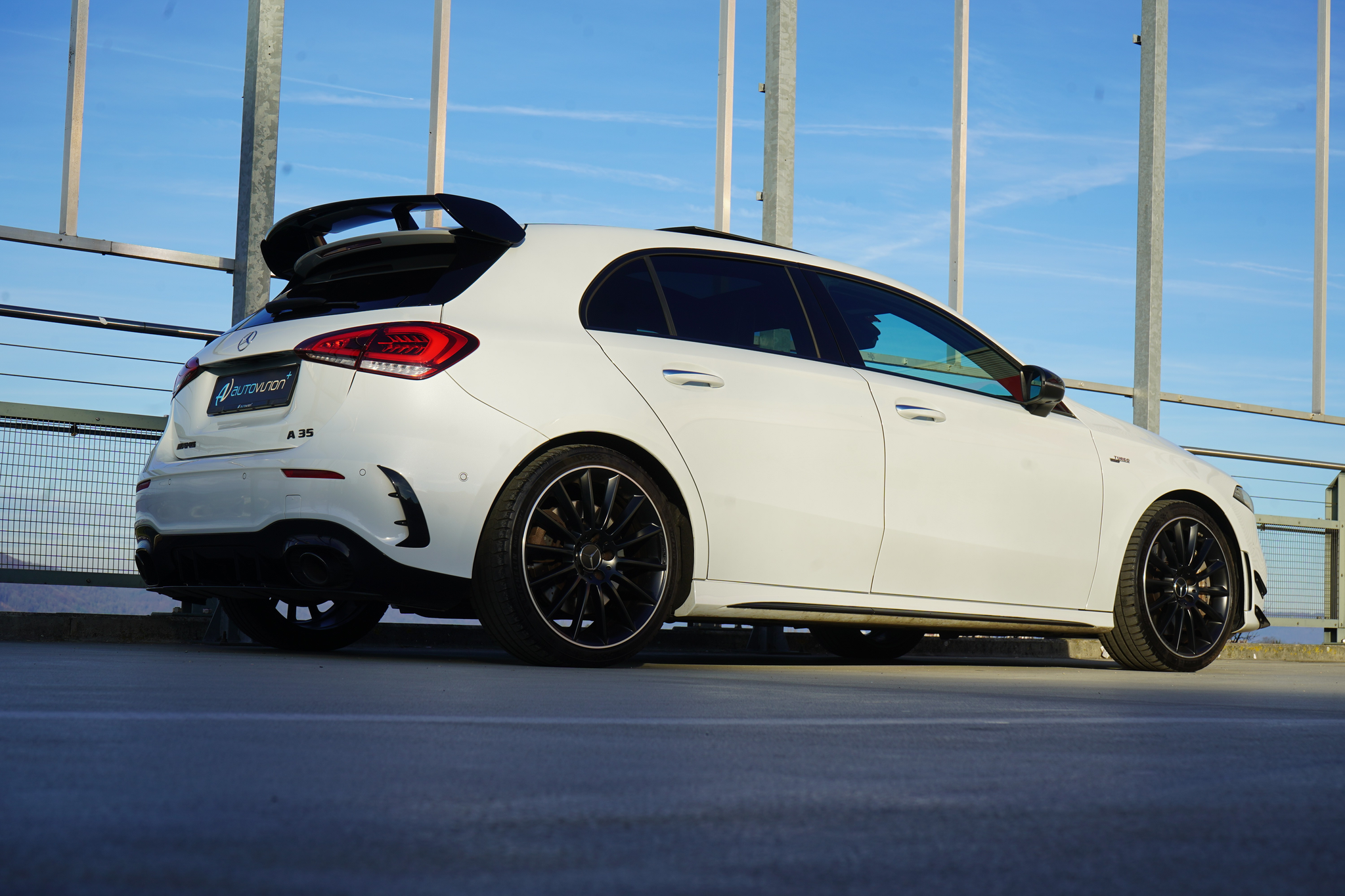 listing desktop thumbnail image 8