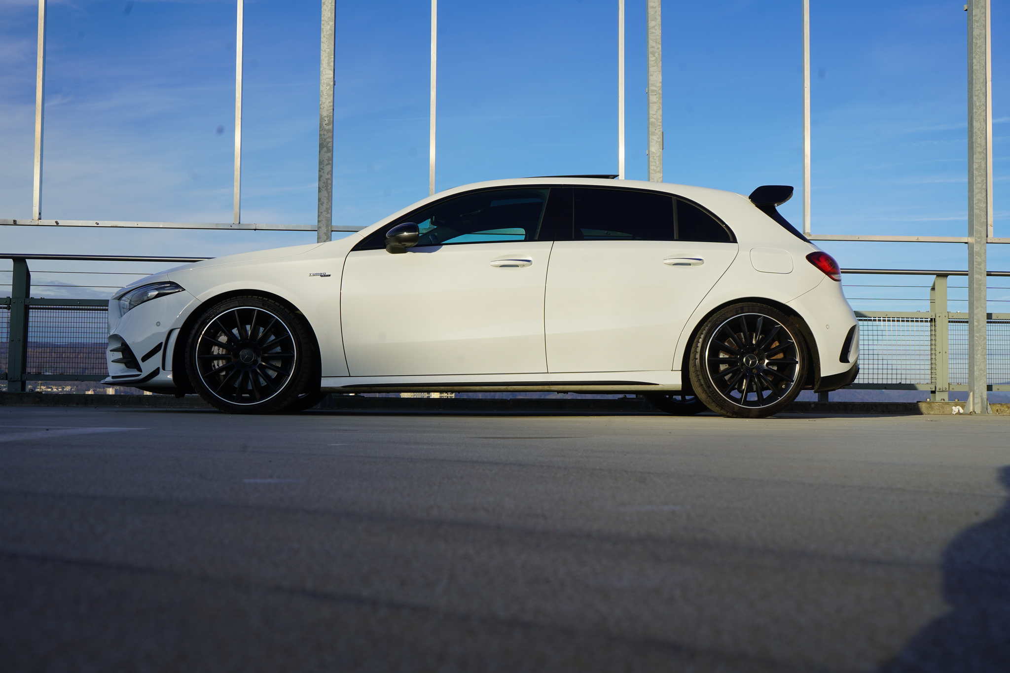 listing desktop thumbnail image 3