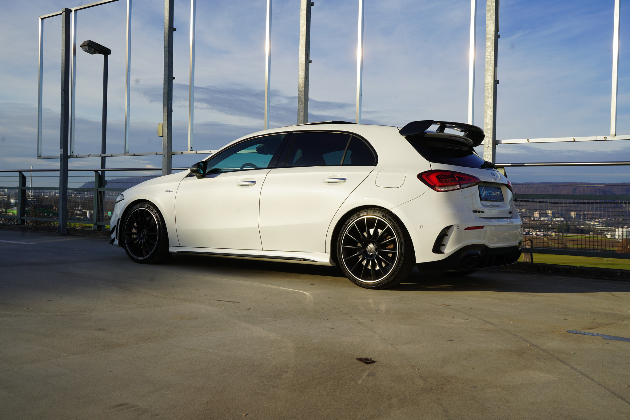 listing desktop thumbnail image 11