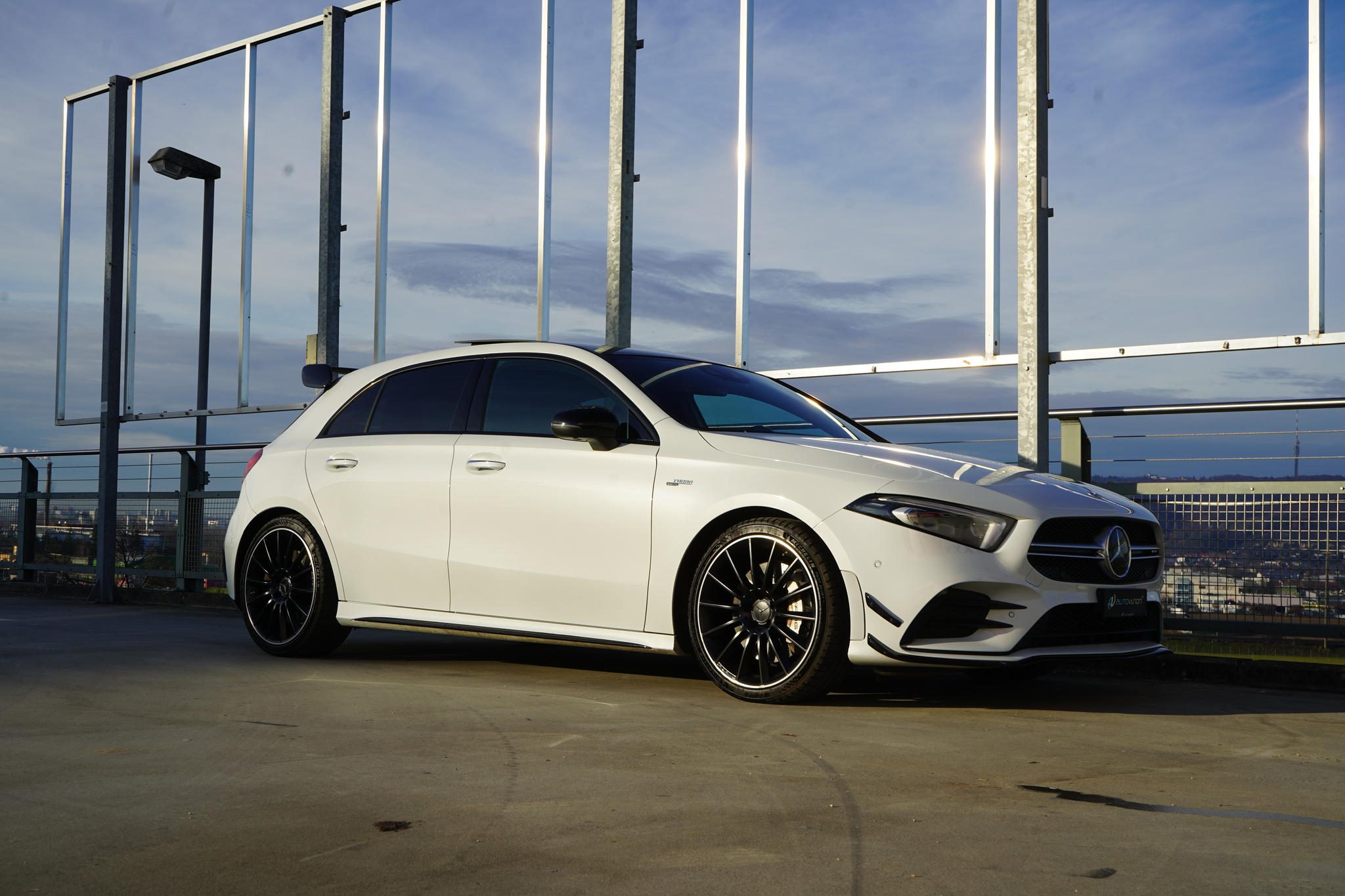 listing desktop thumbnail image 9