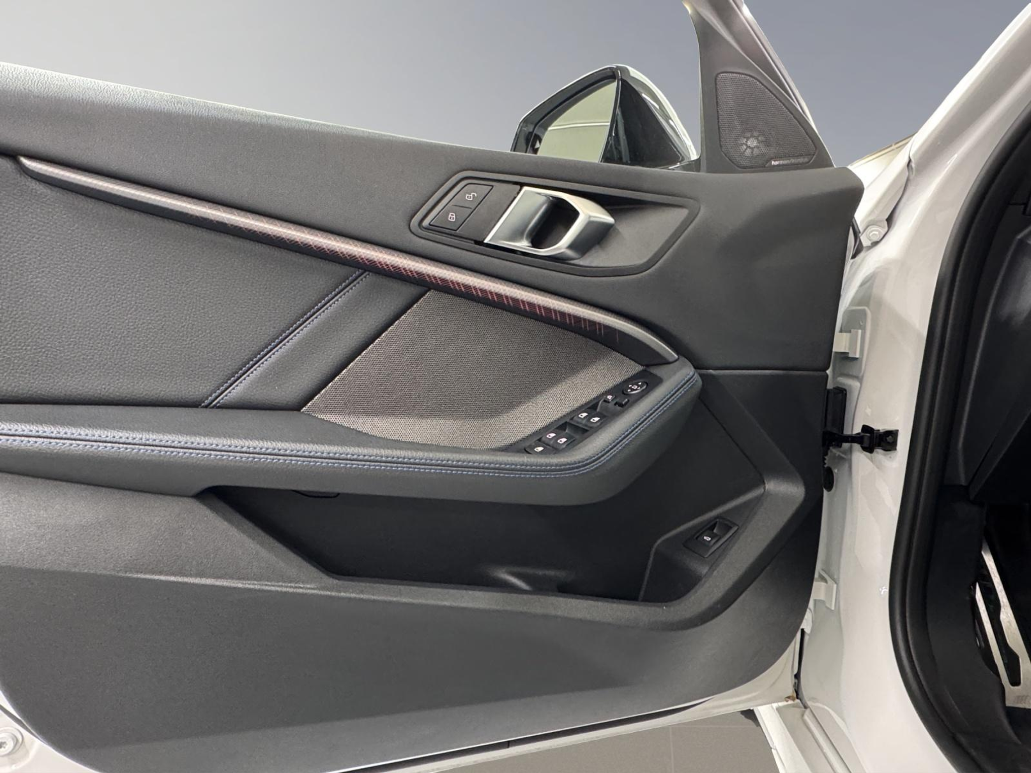 listing desktop thumbnail image 11