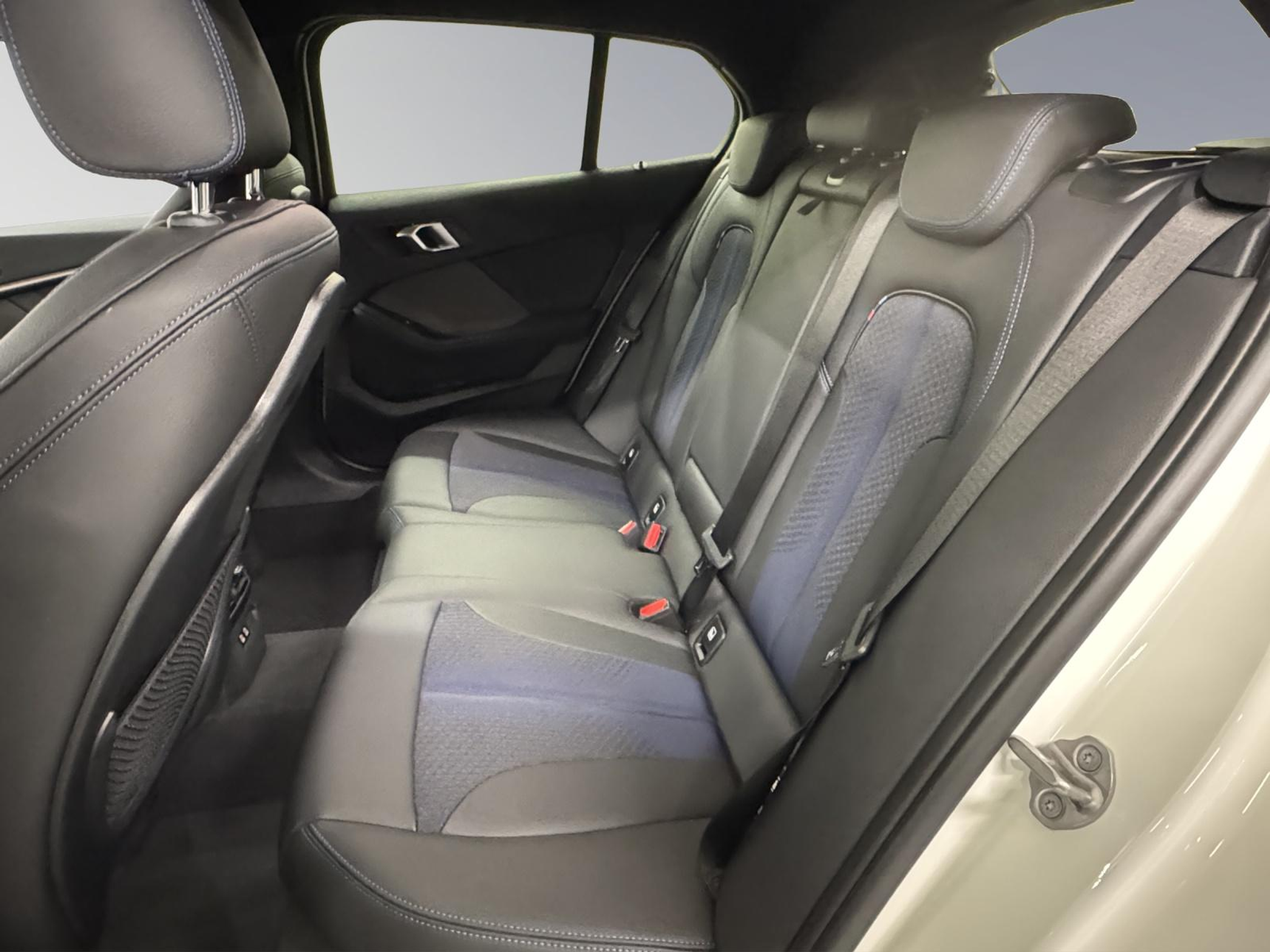 listing desktop thumbnail image 12