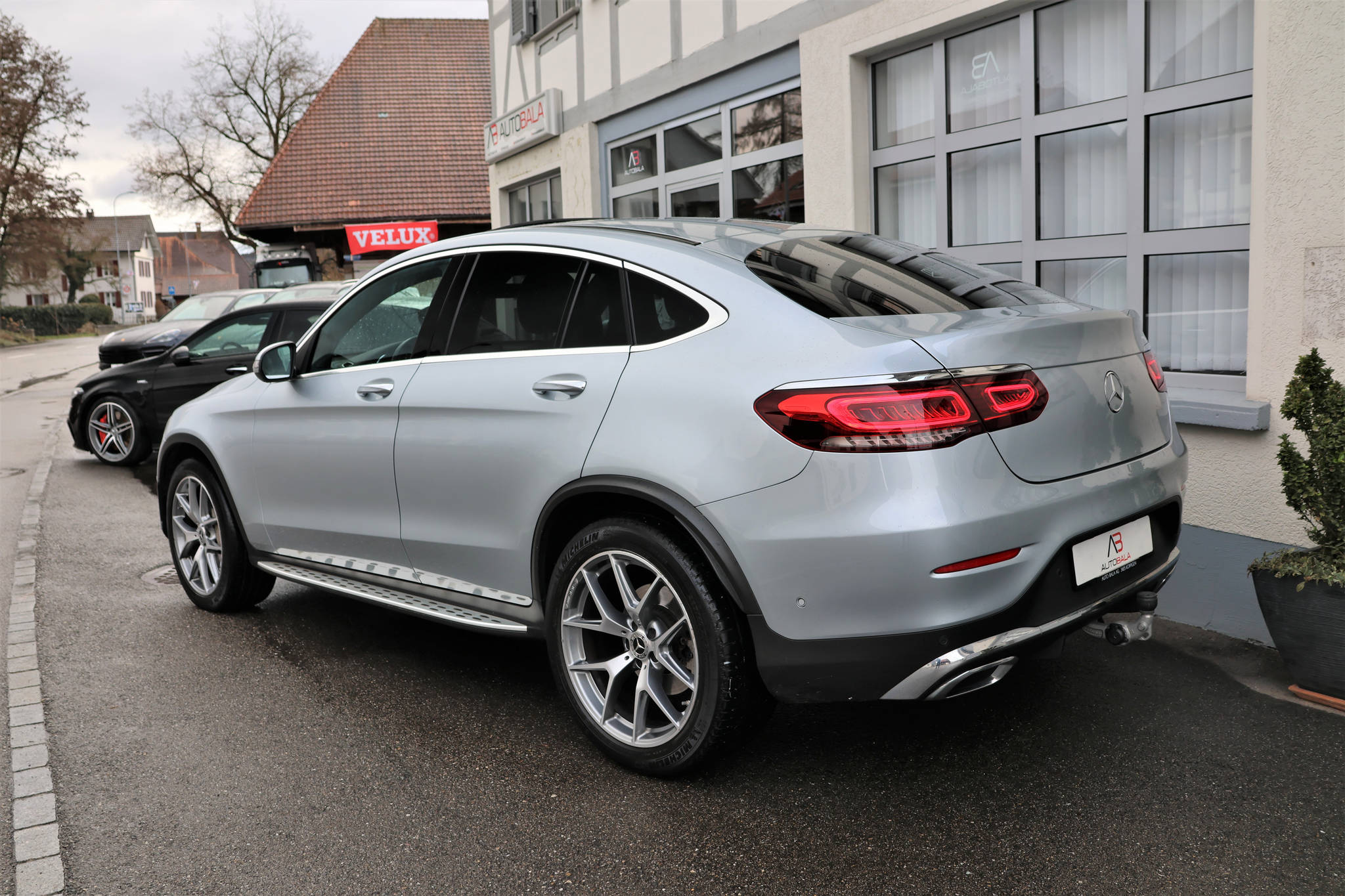 listing desktop thumbnail image 5