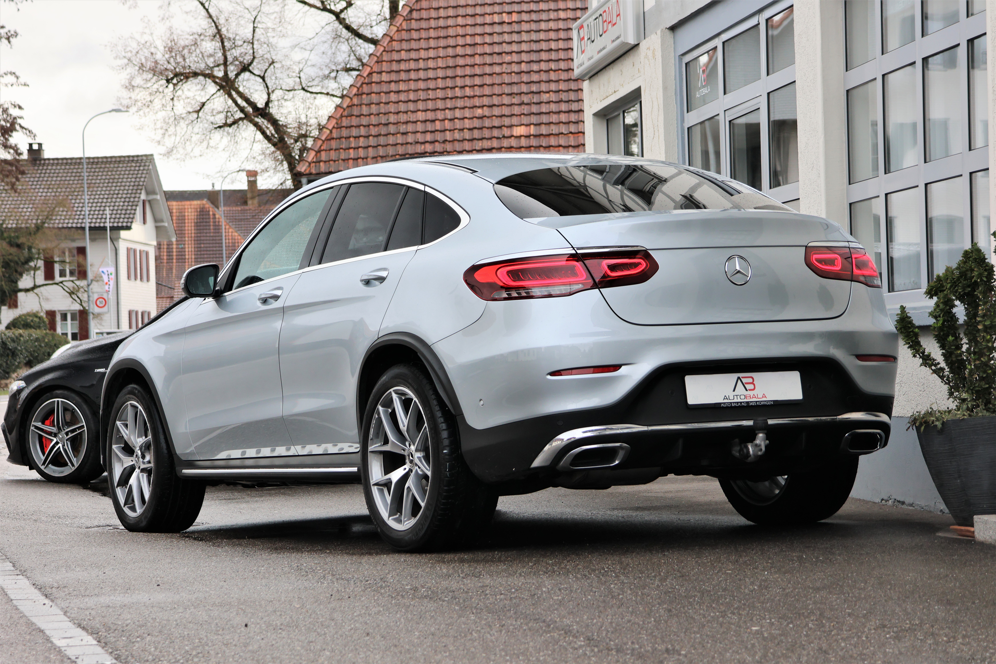 listing desktop thumbnail image 2