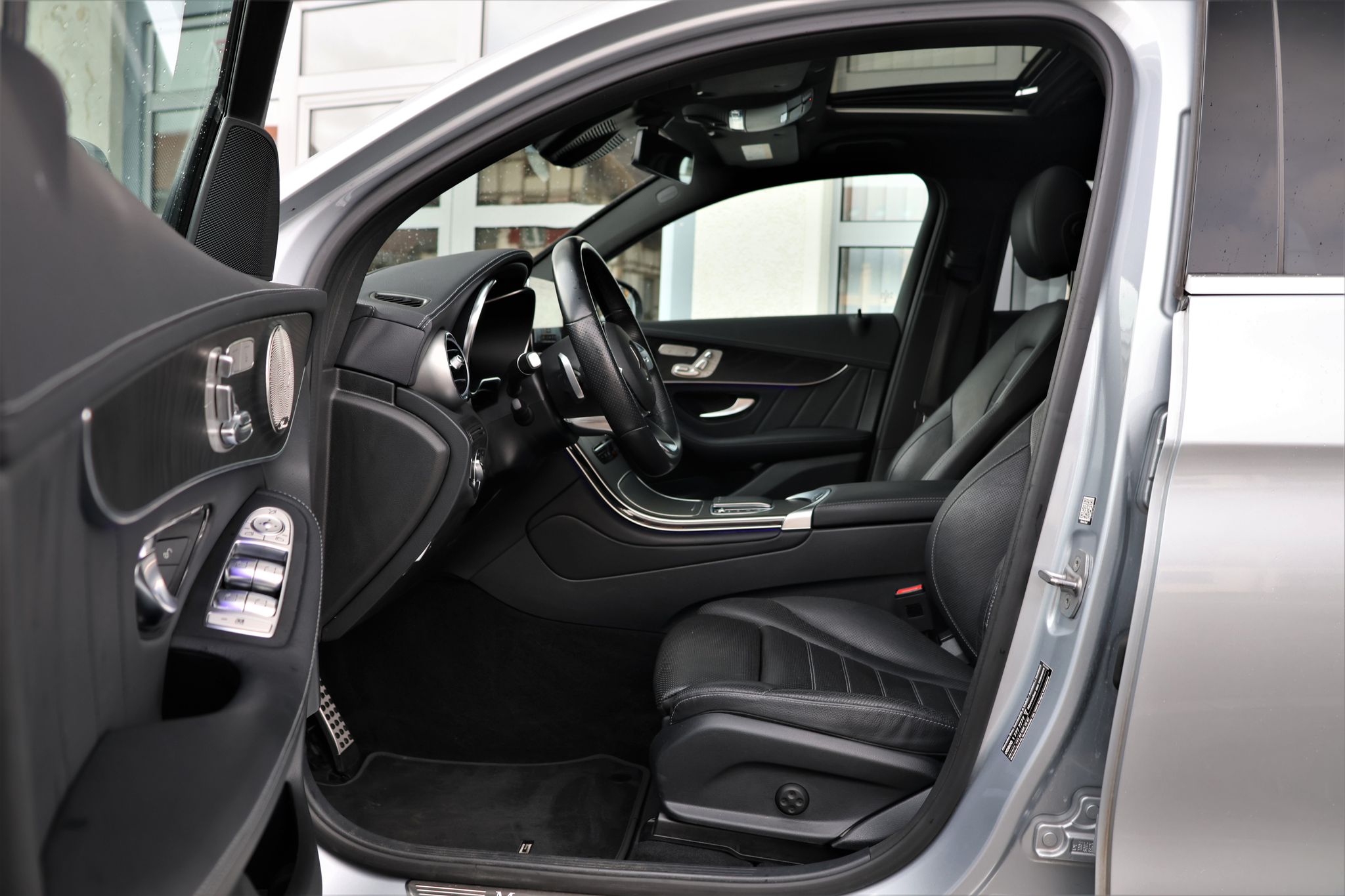 listing desktop thumbnail image 8