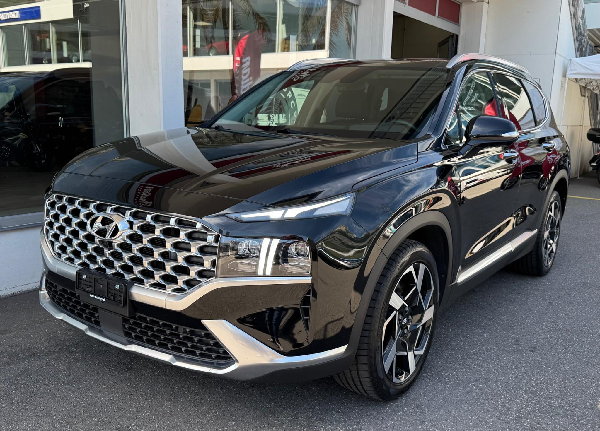 listing desktop thumbnail image 5