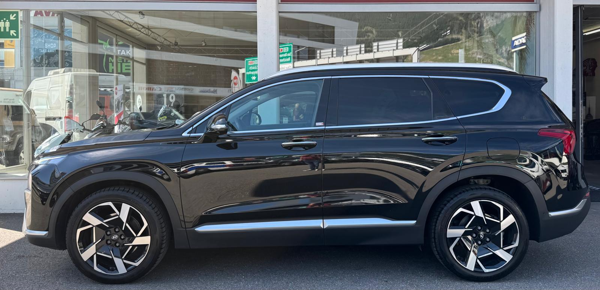 listing desktop thumbnail image 2