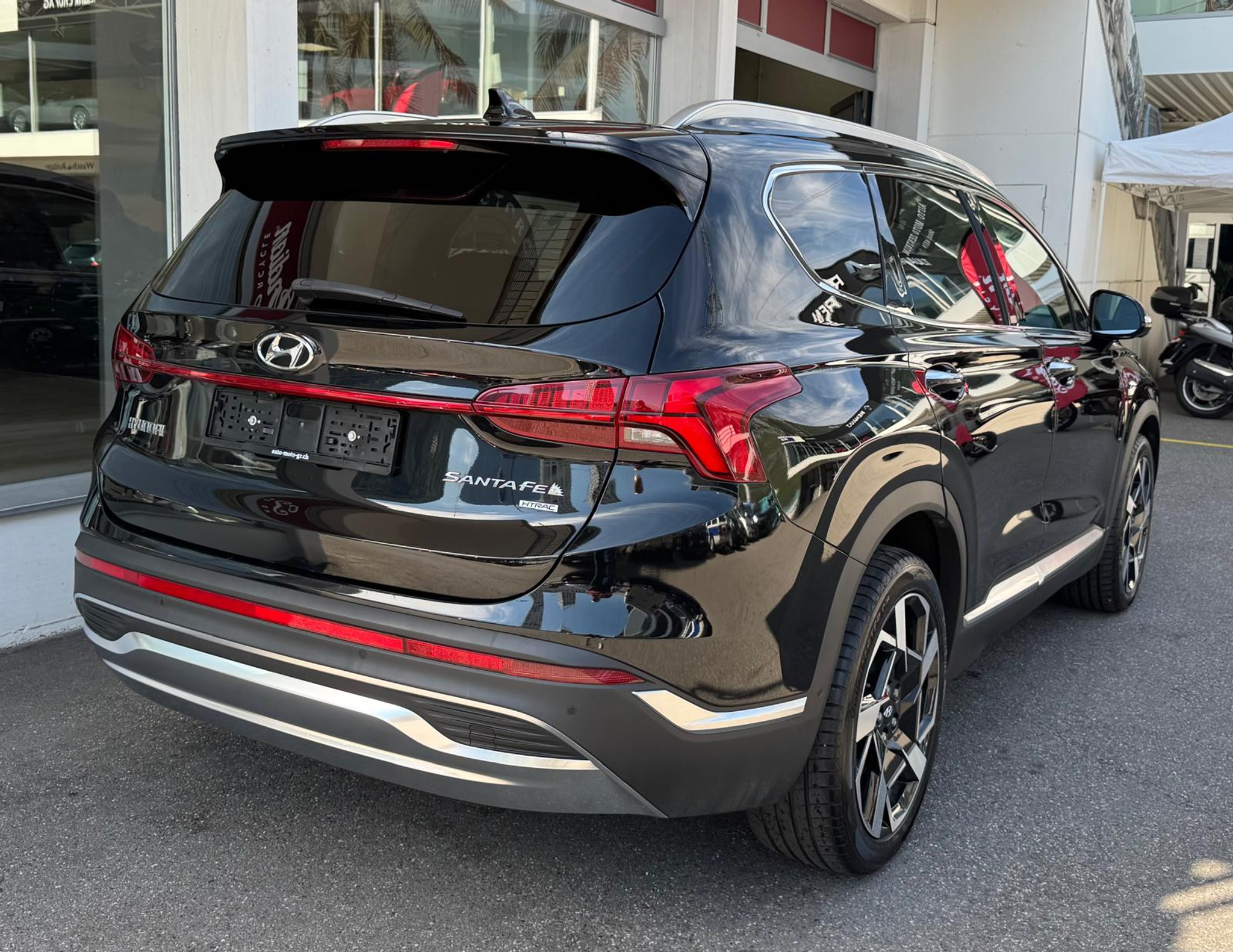 listing desktop thumbnail image 4