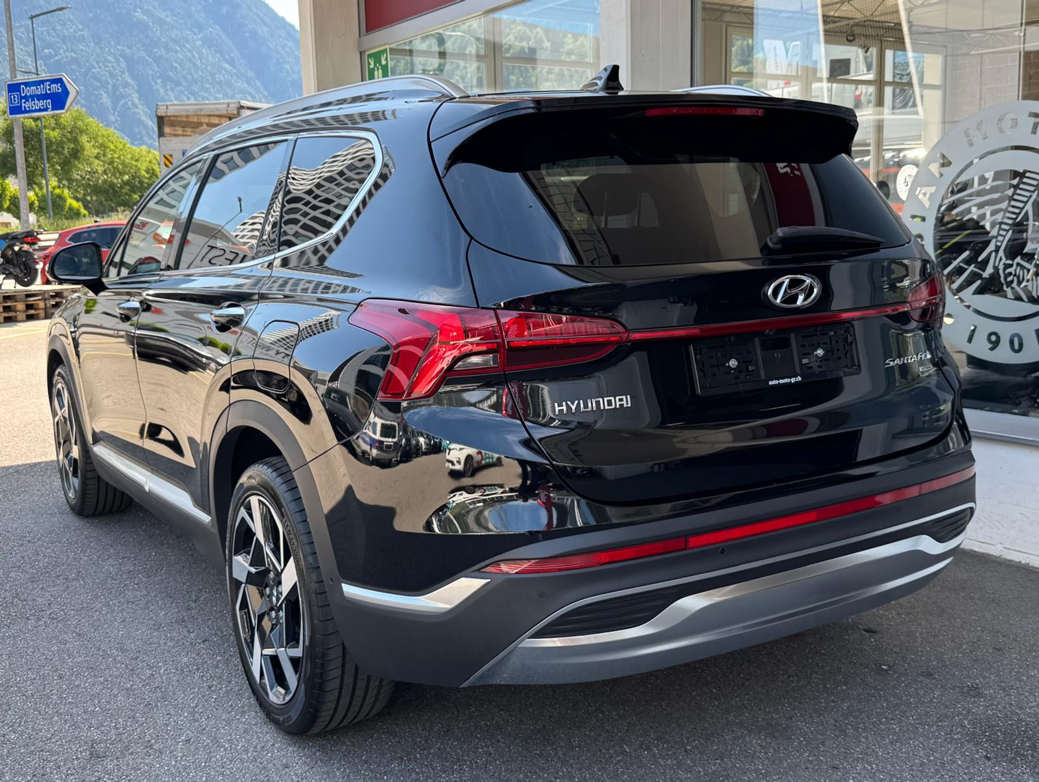 listing desktop thumbnail image 3