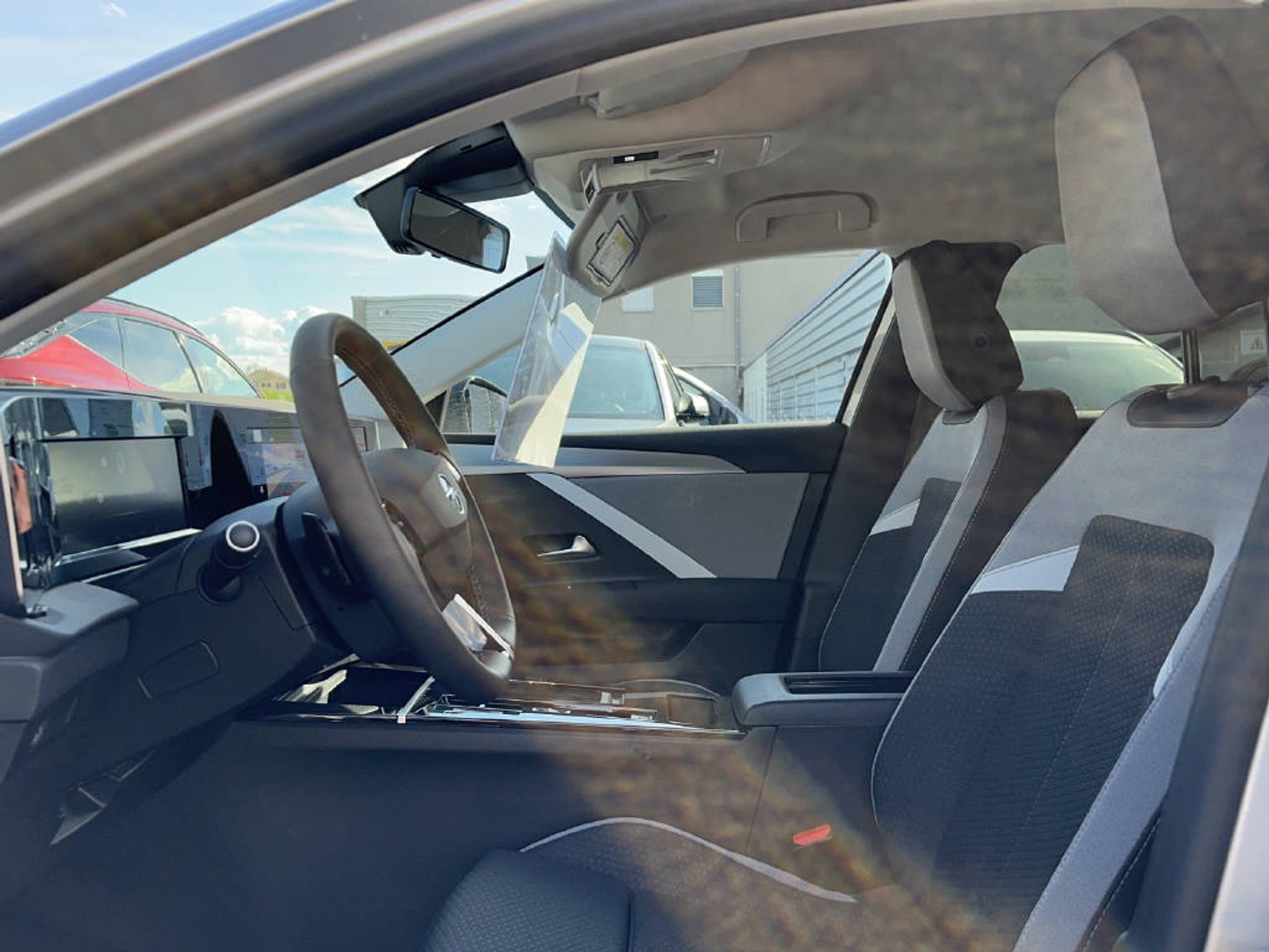 listing desktop thumbnail image 6