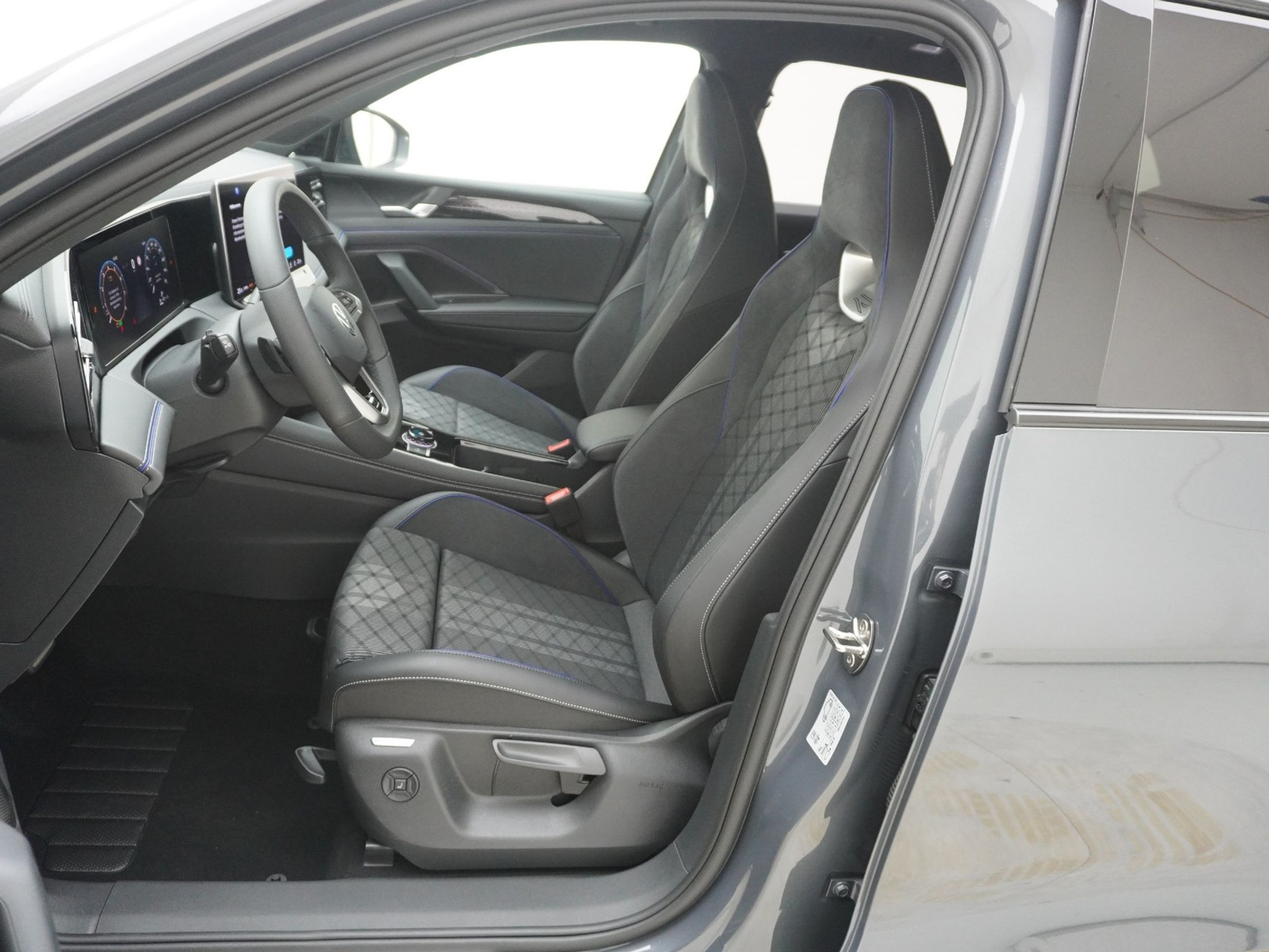 listing desktop thumbnail image 12