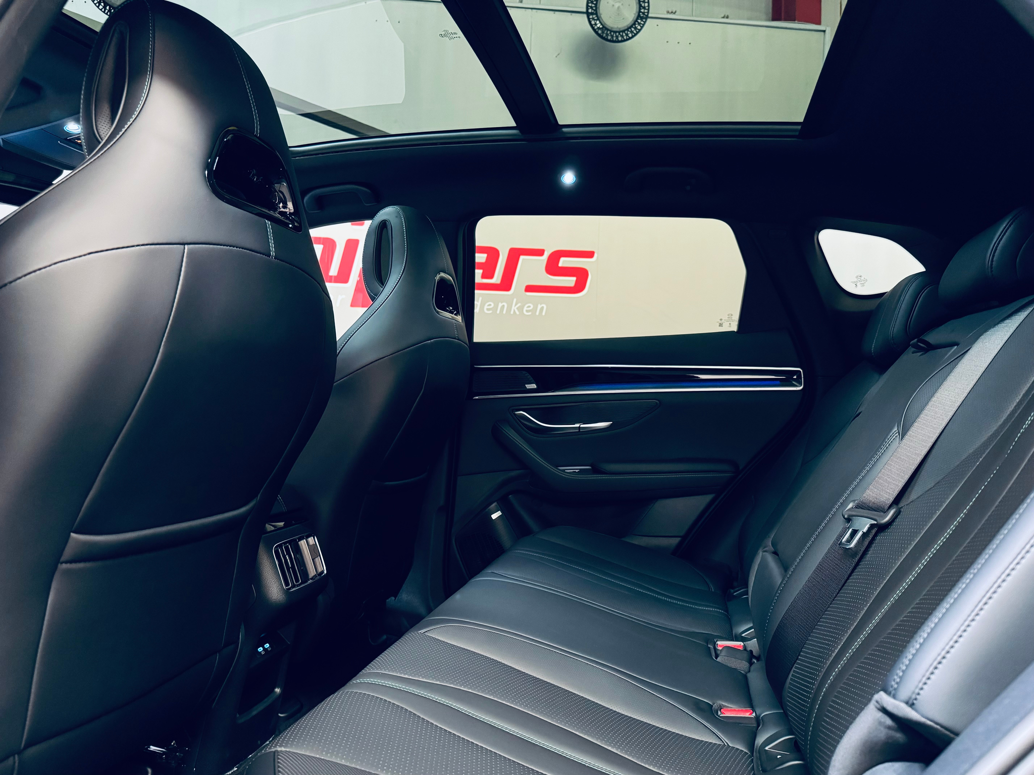 listing desktop thumbnail image 16