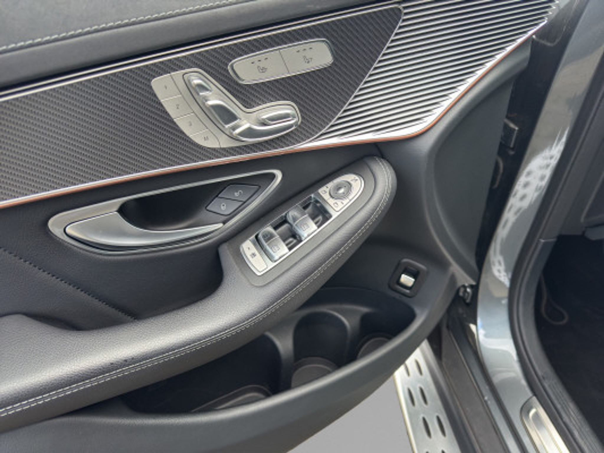 listing desktop thumbnail image 9