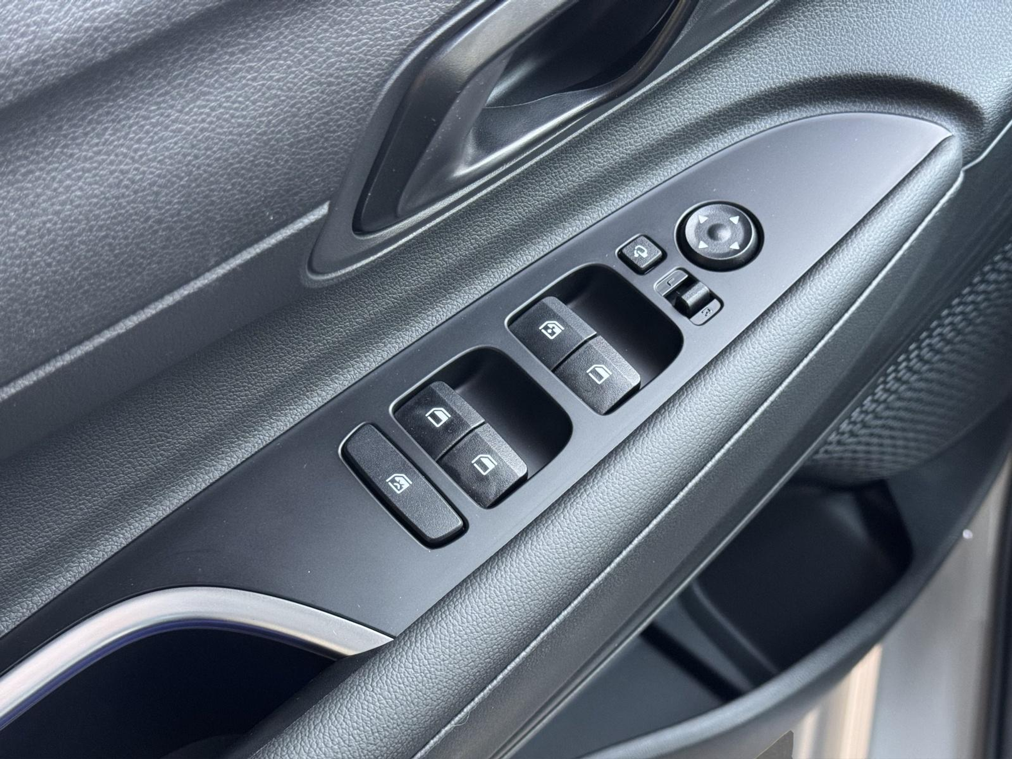 listing desktop thumbnail image 9