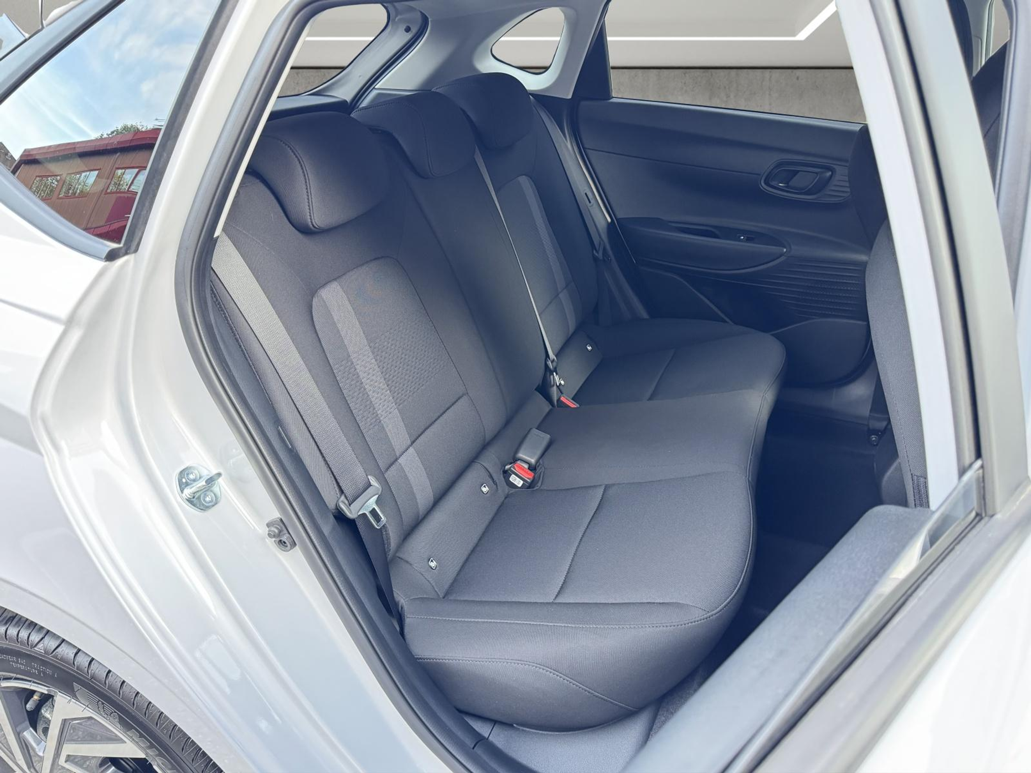 listing desktop thumbnail image 15