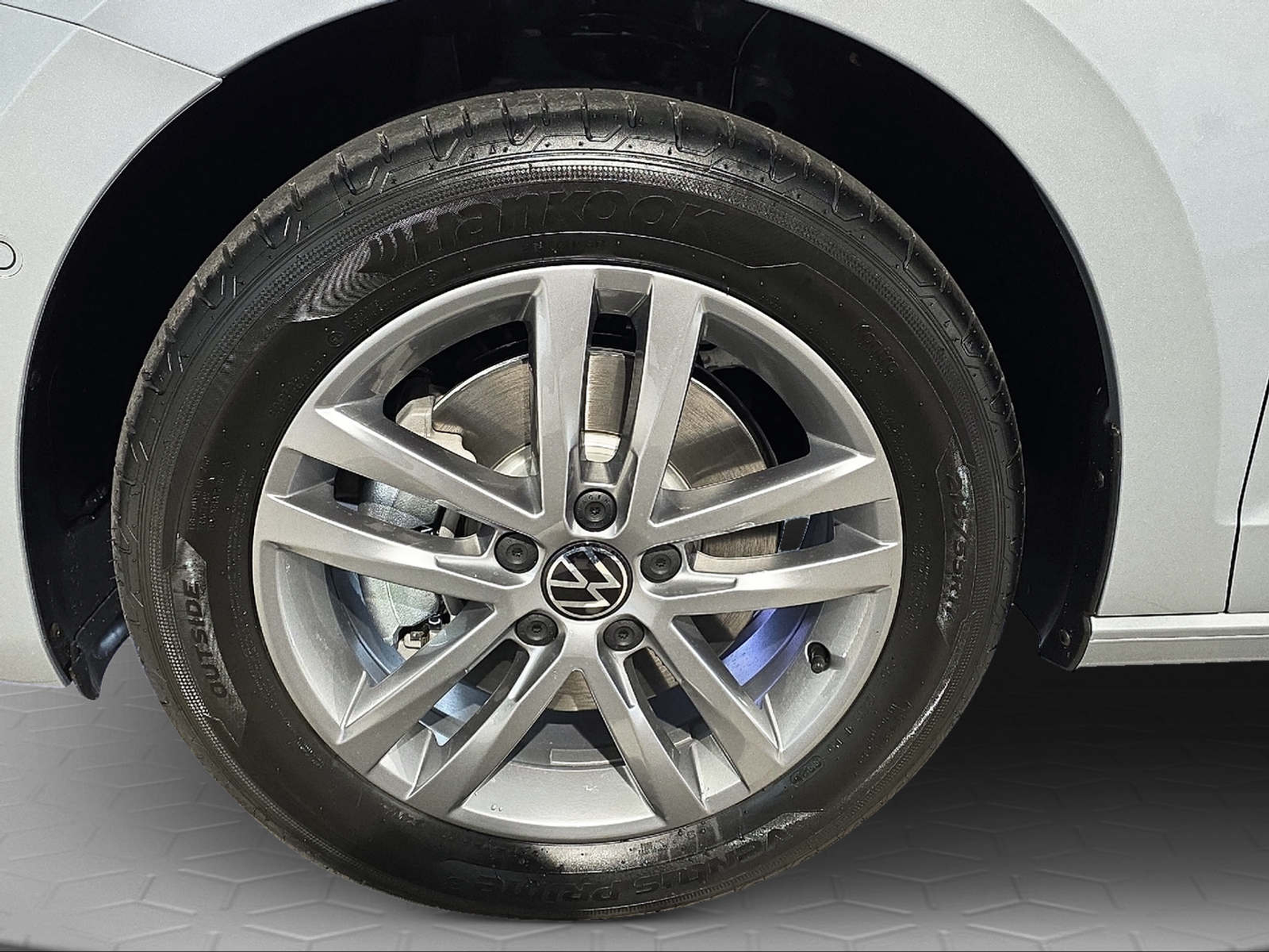 listing desktop thumbnail image 5