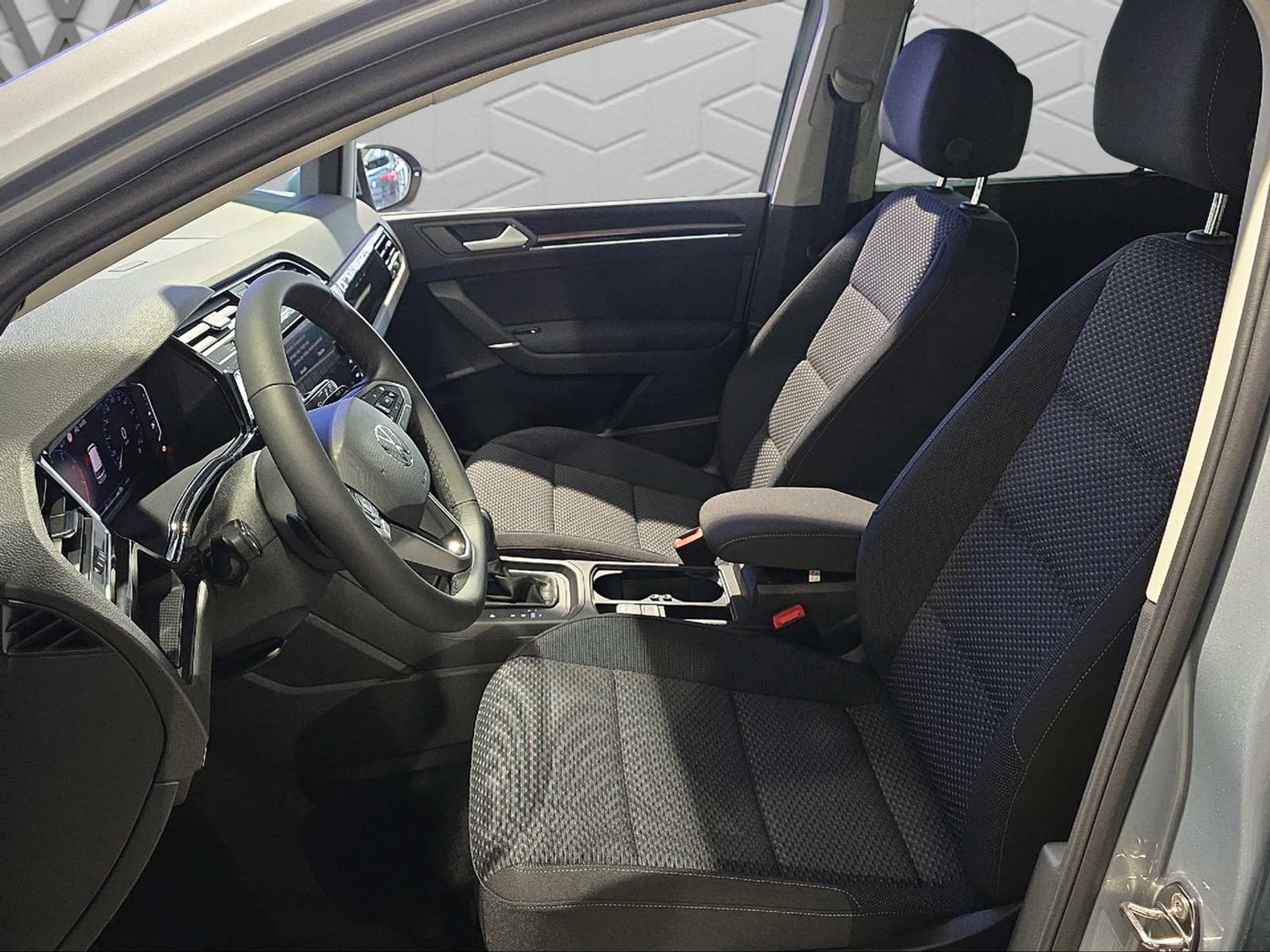 listing desktop thumbnail image 6