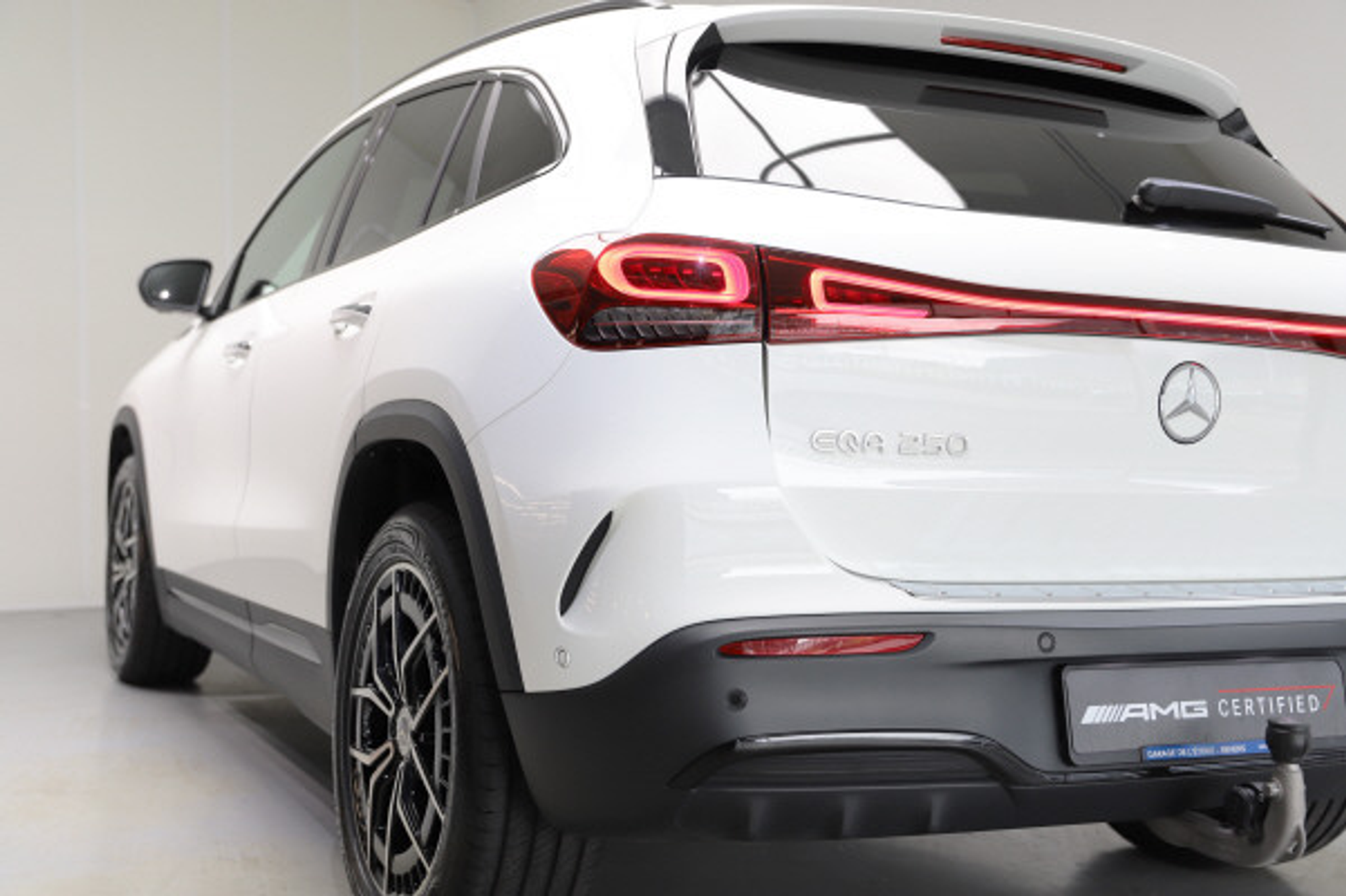 listing desktop thumbnail image 3