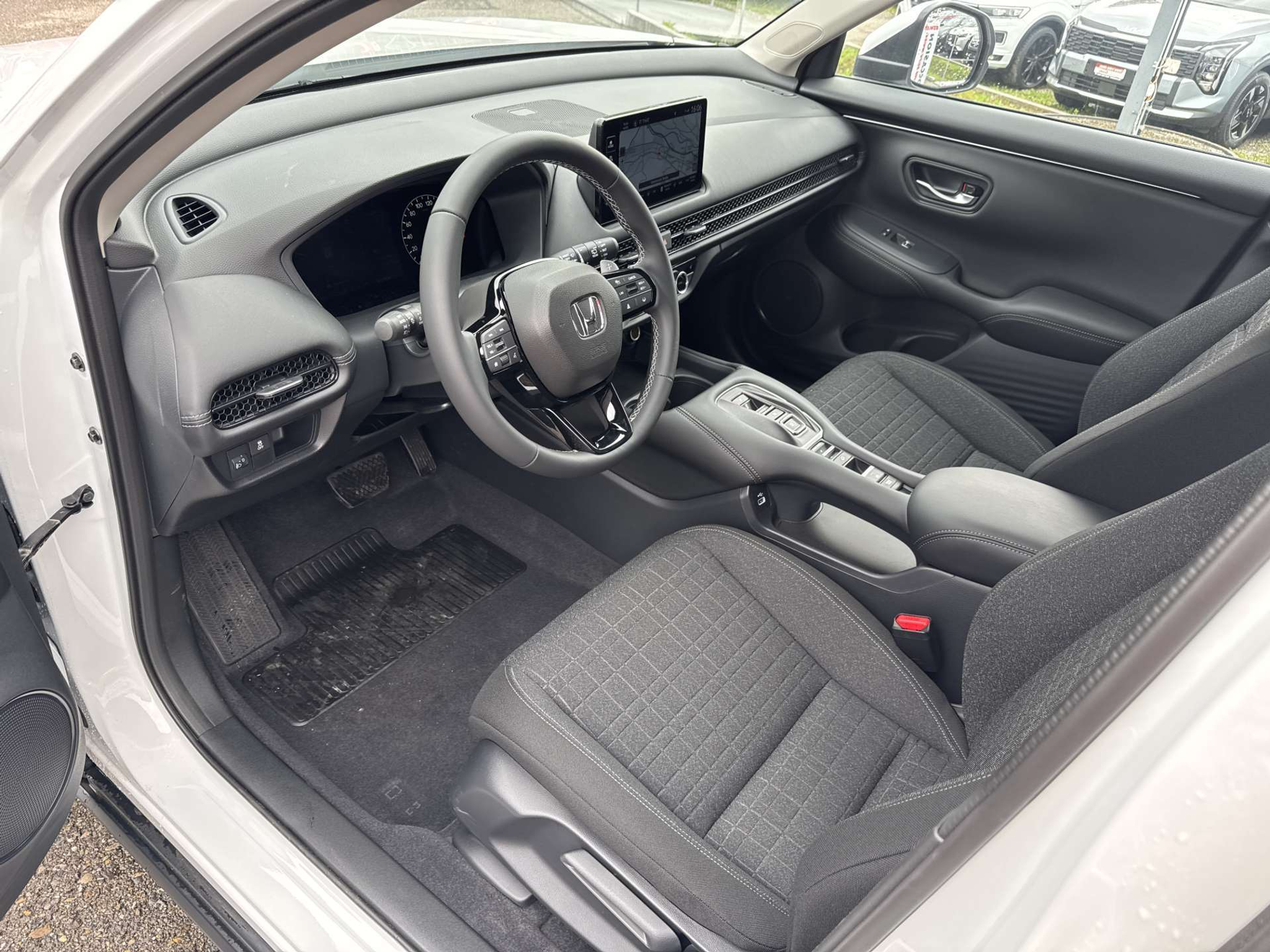 listing desktop thumbnail image 4