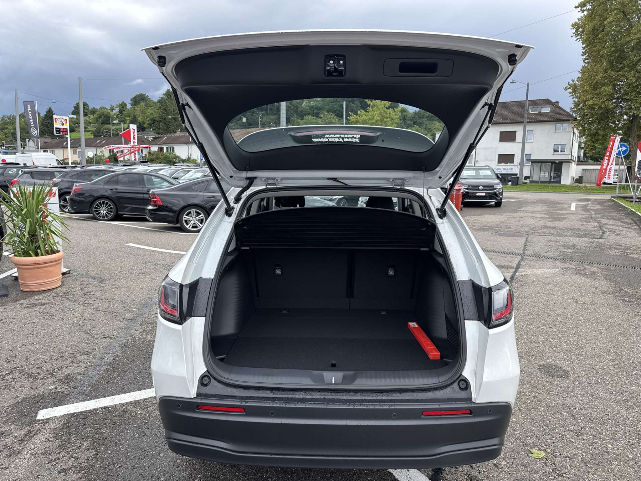 listing desktop thumbnail image 6