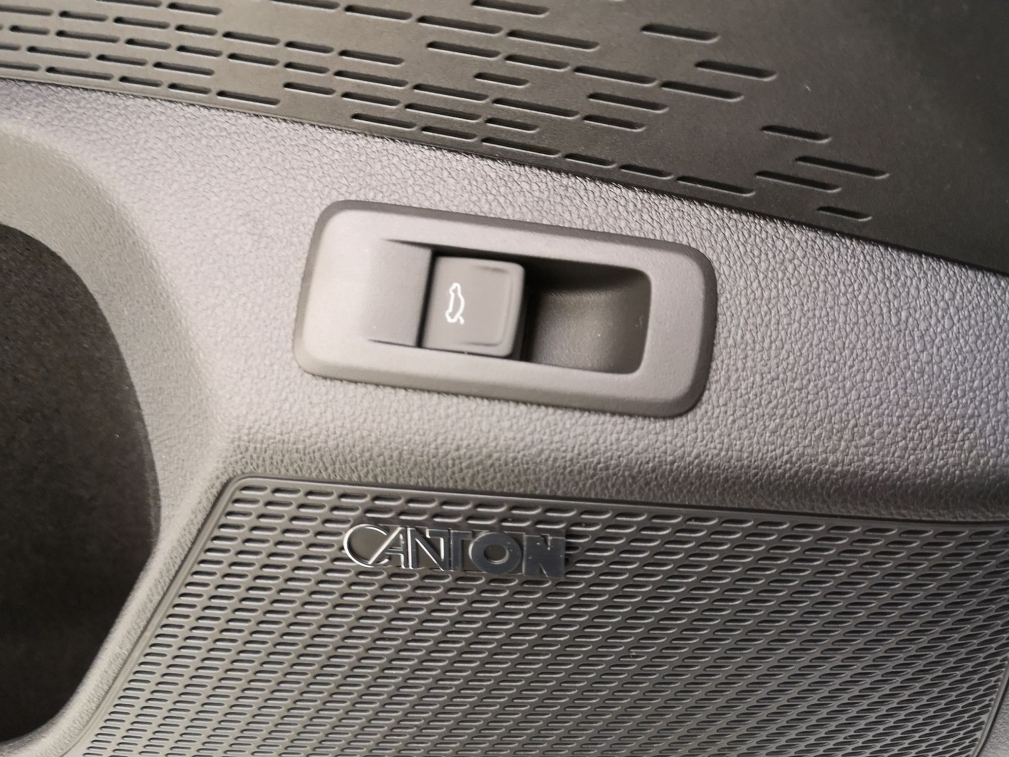 listing desktop thumbnail image 20