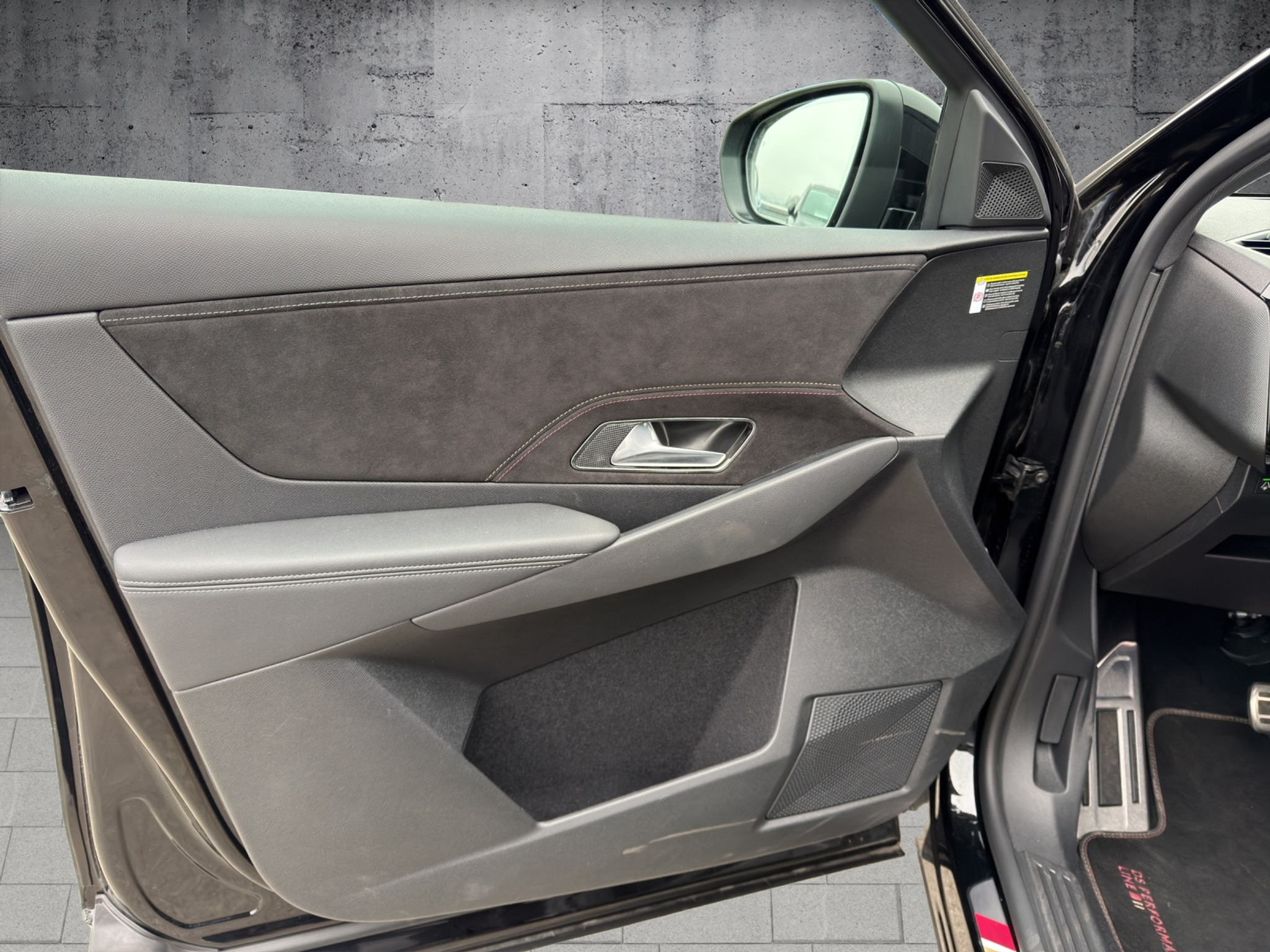 listing desktop thumbnail image 21