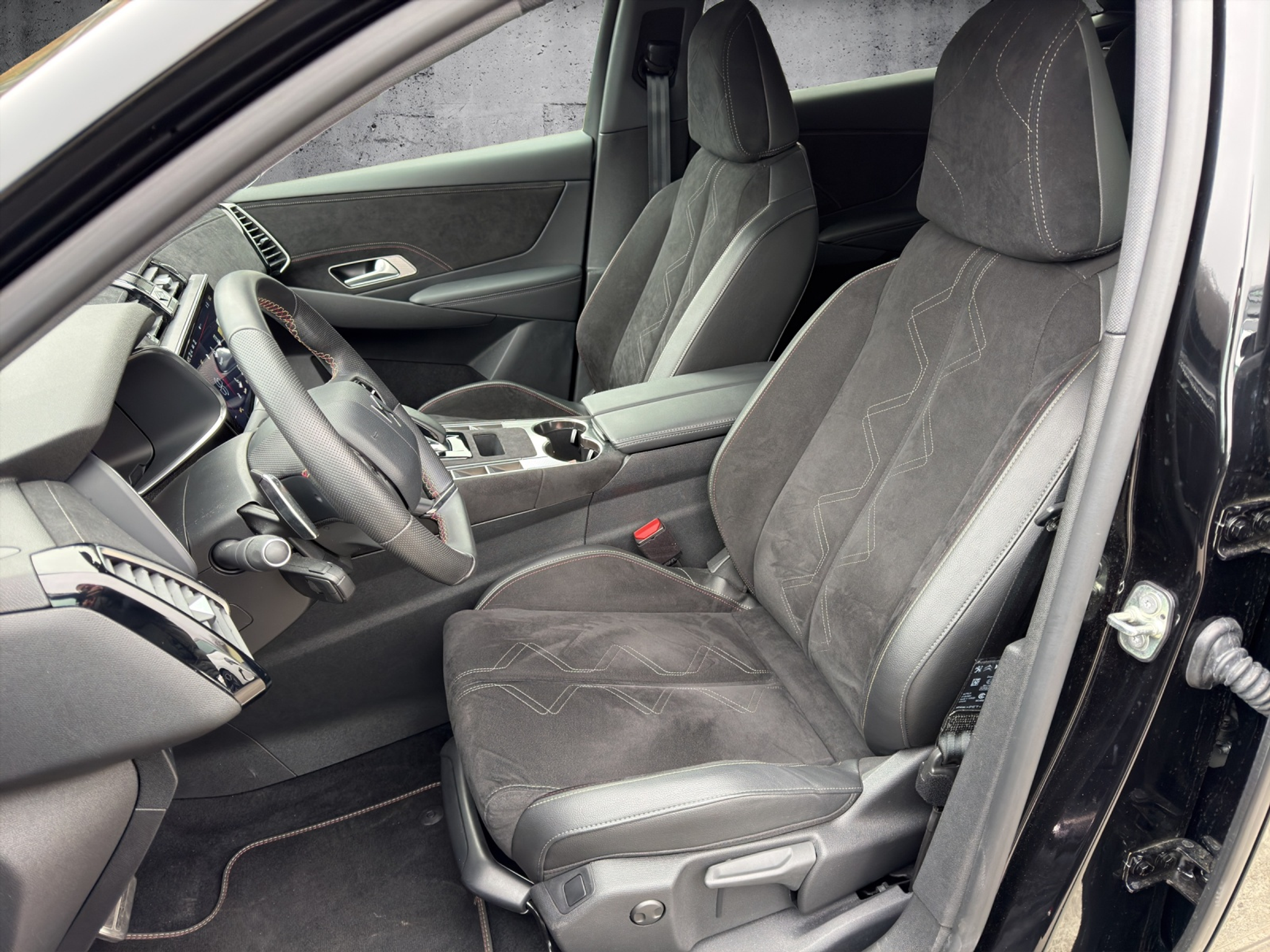 listing desktop thumbnail image 2