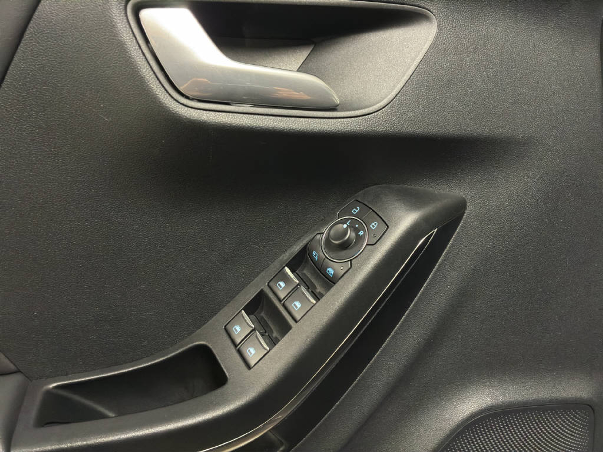 listing desktop thumbnail image 11