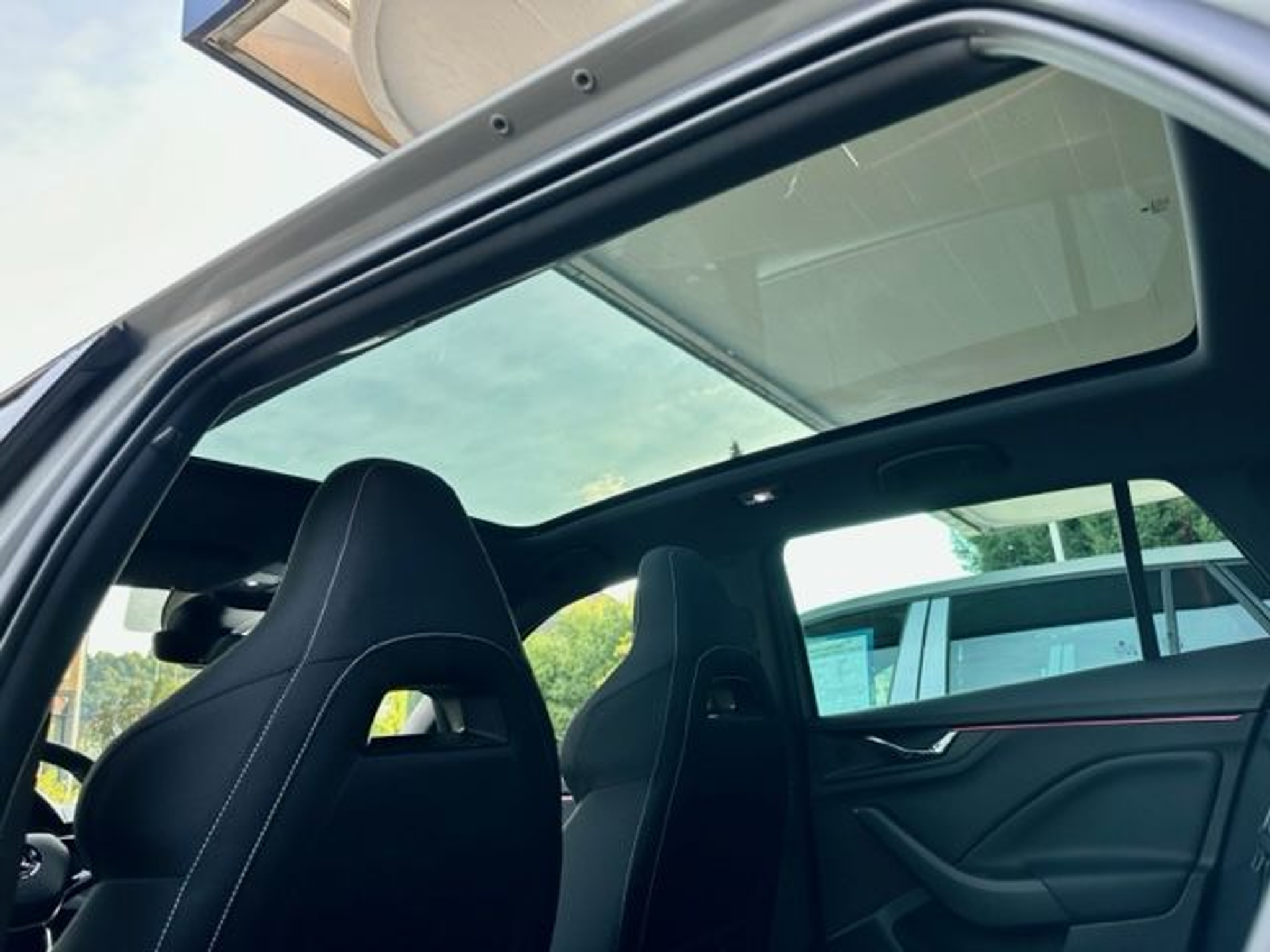 listing desktop thumbnail image 10