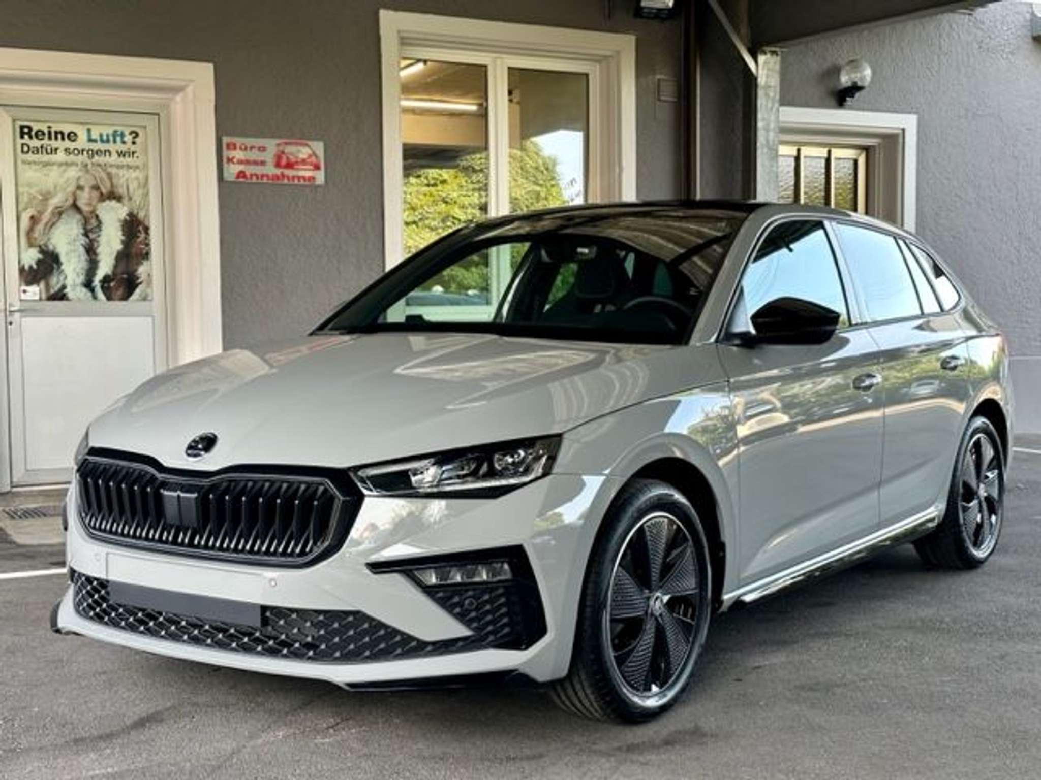 listing desktop thumbnail image 3