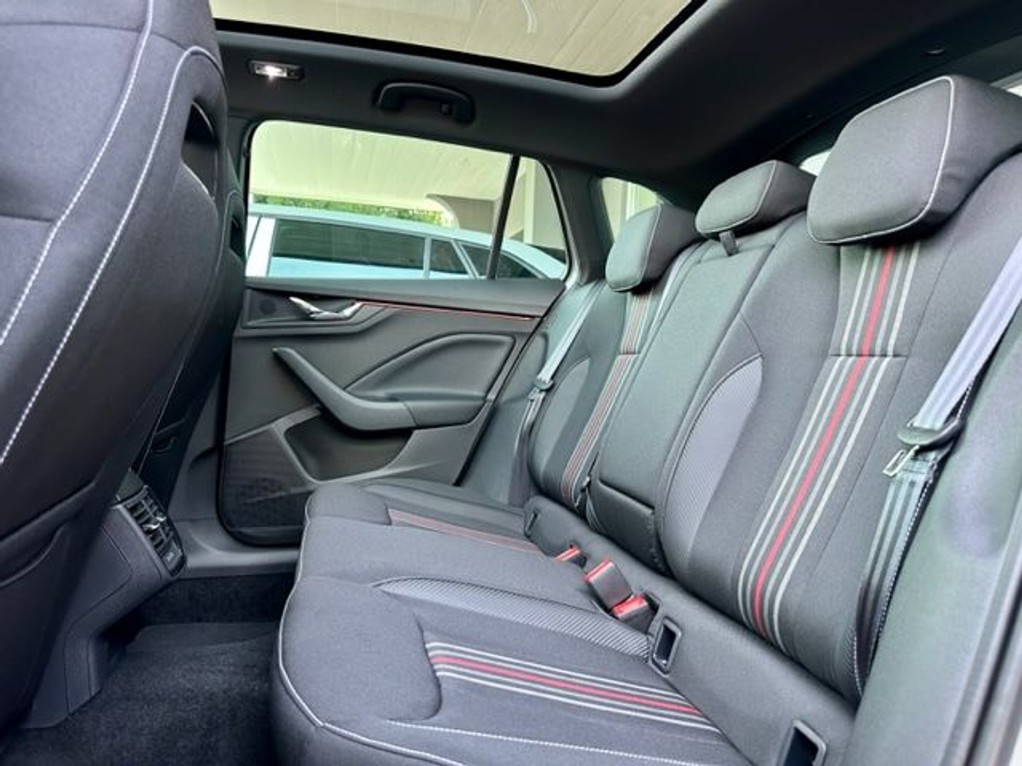 listing desktop thumbnail image 9