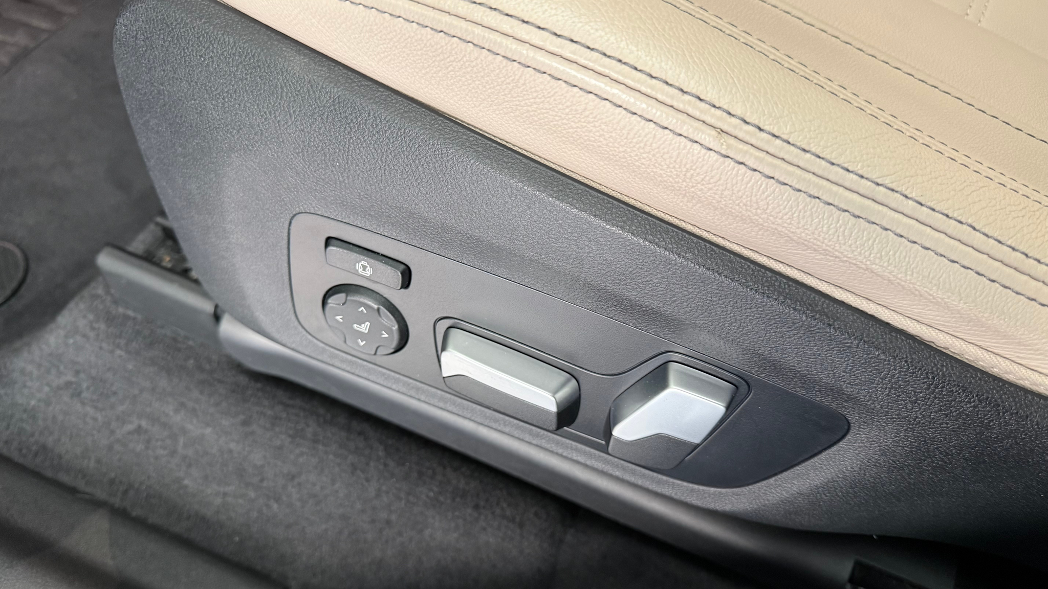 listing desktop thumbnail image 4