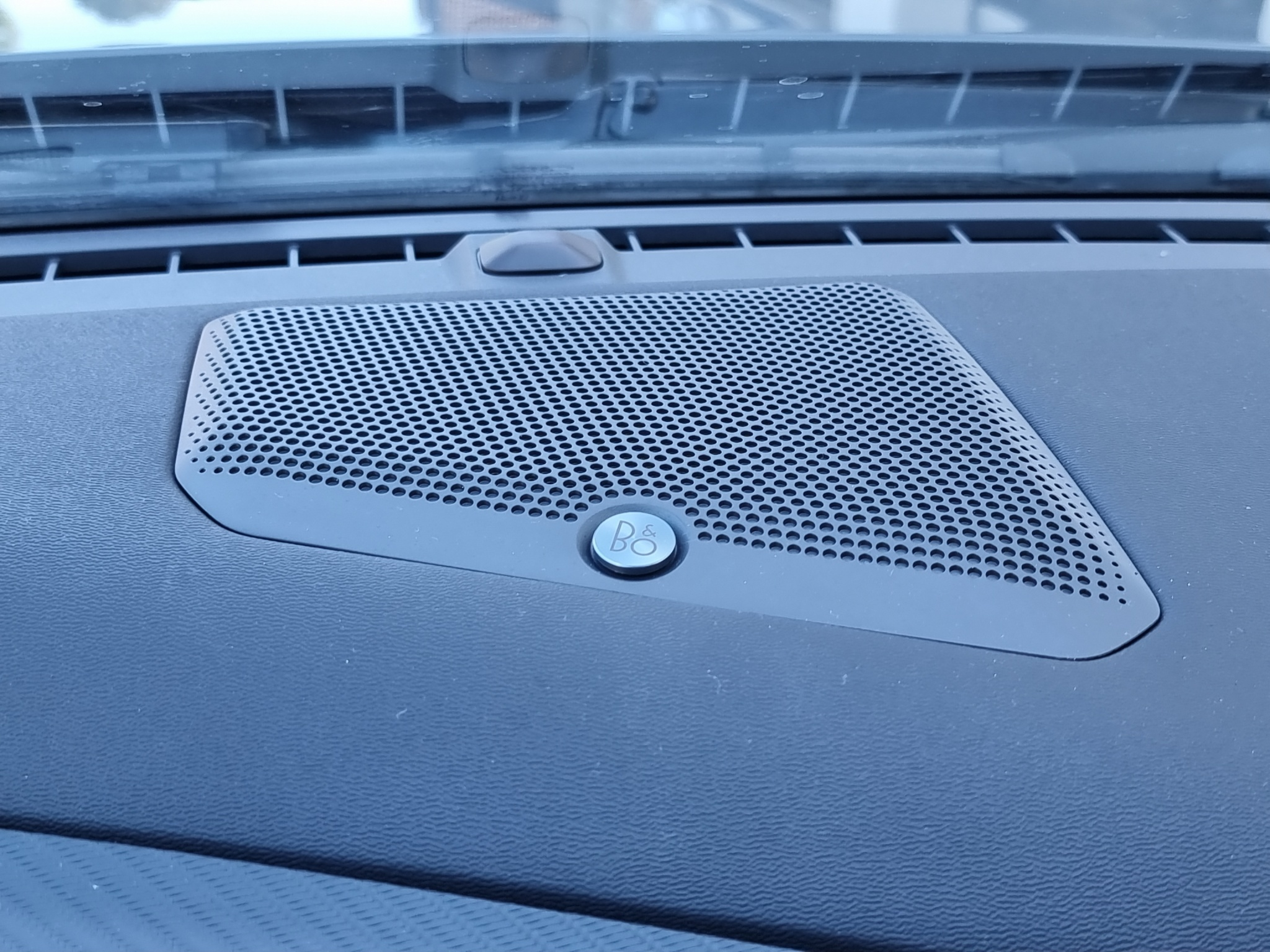 listing desktop thumbnail image 11