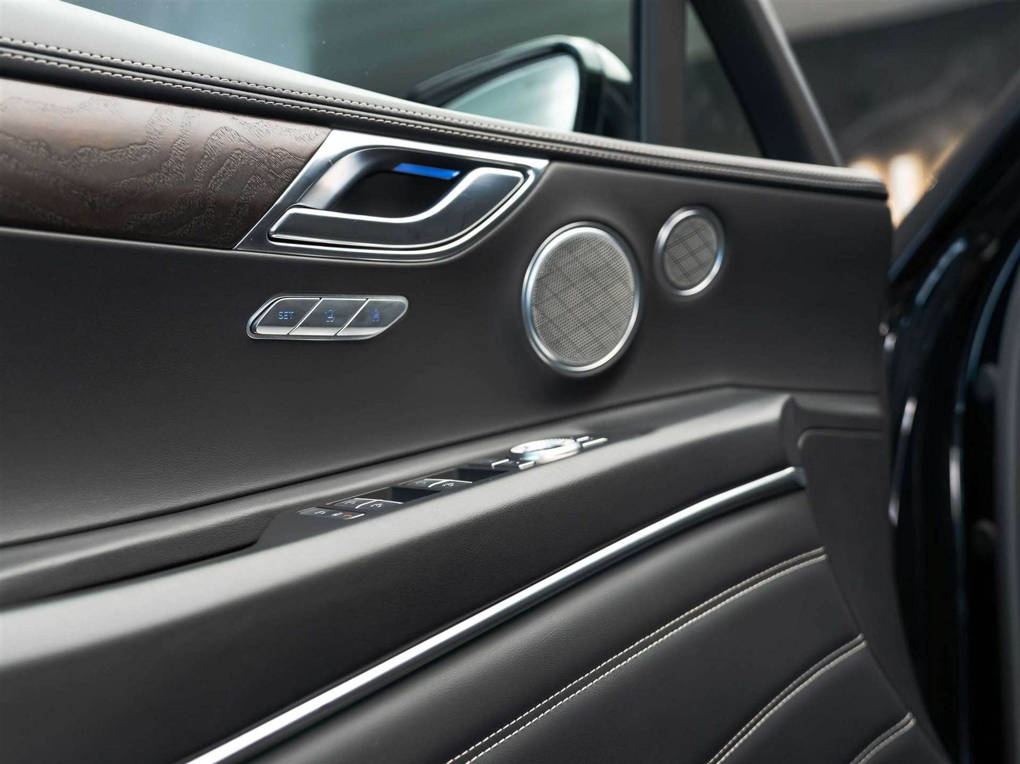 listing desktop thumbnail image 24