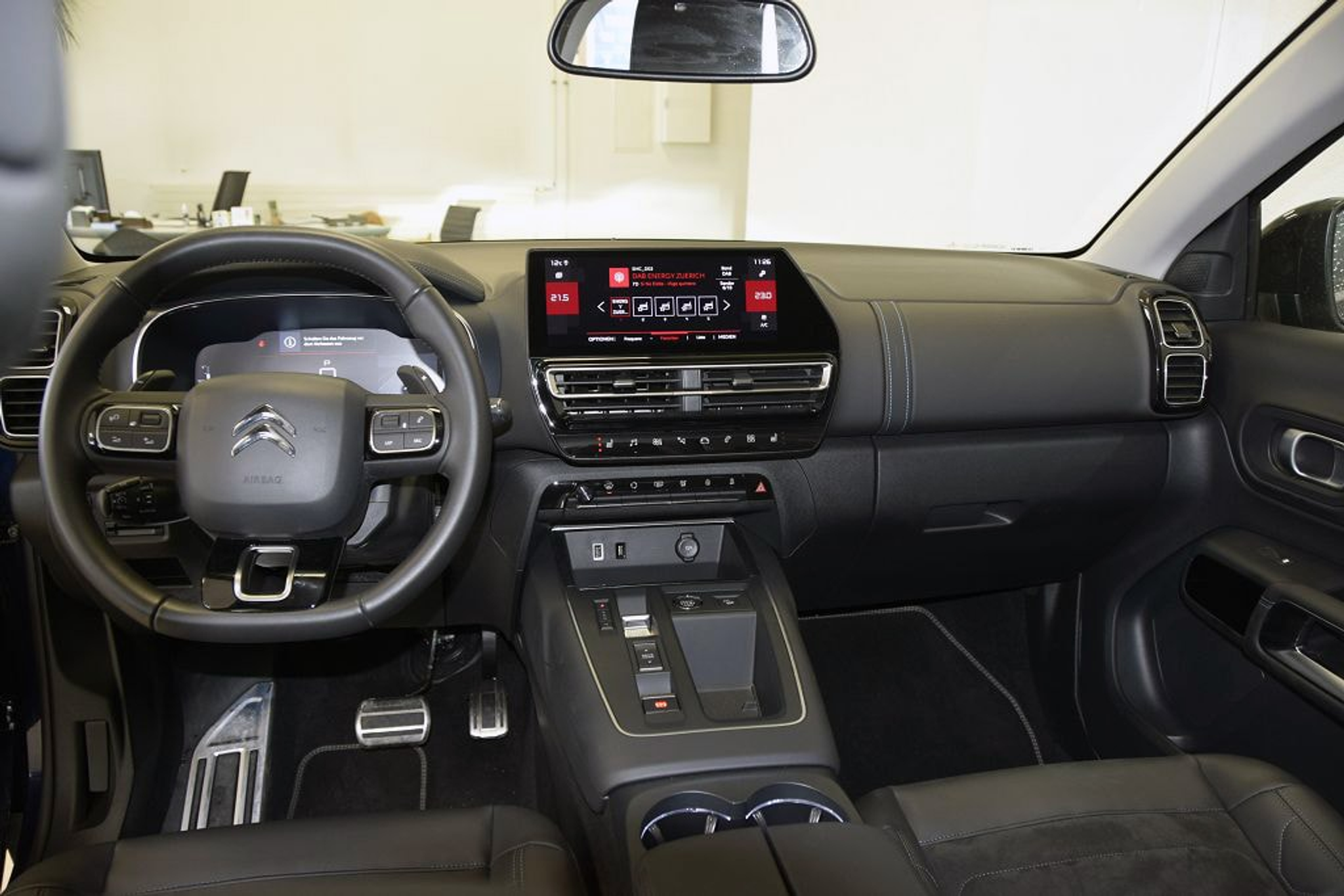 listing desktop thumbnail image 4