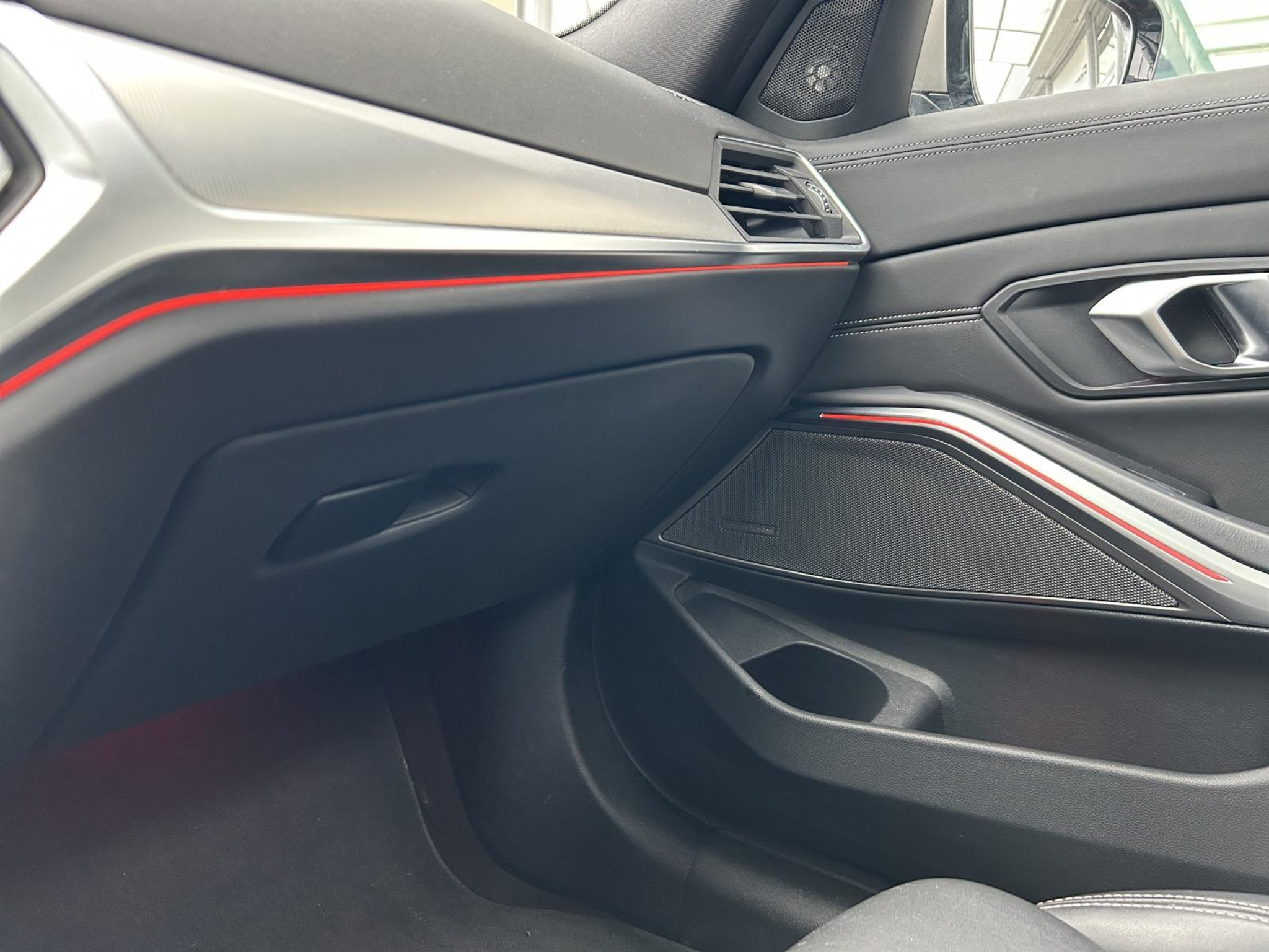 listing desktop thumbnail image 17