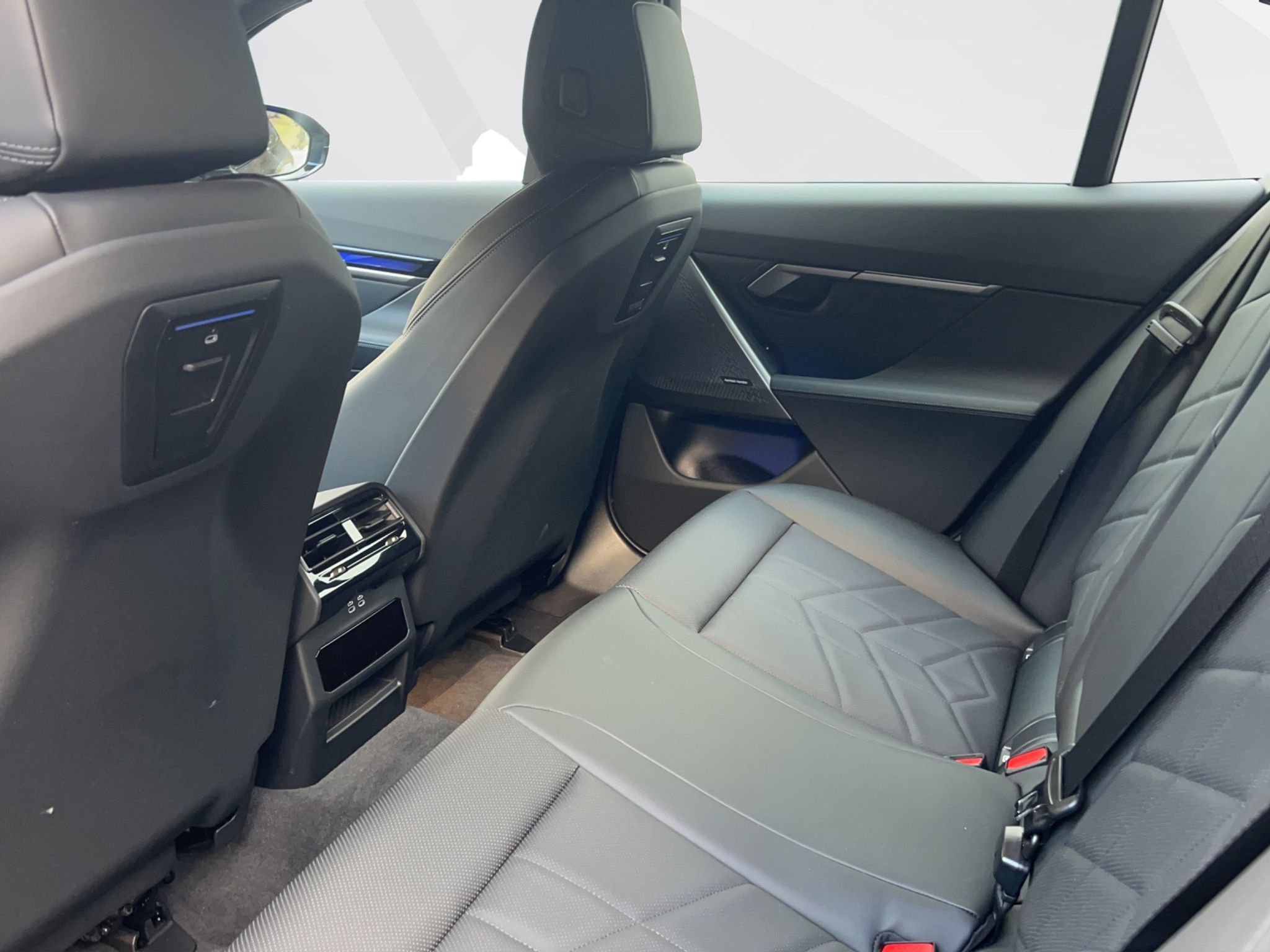 listing desktop thumbnail image 12