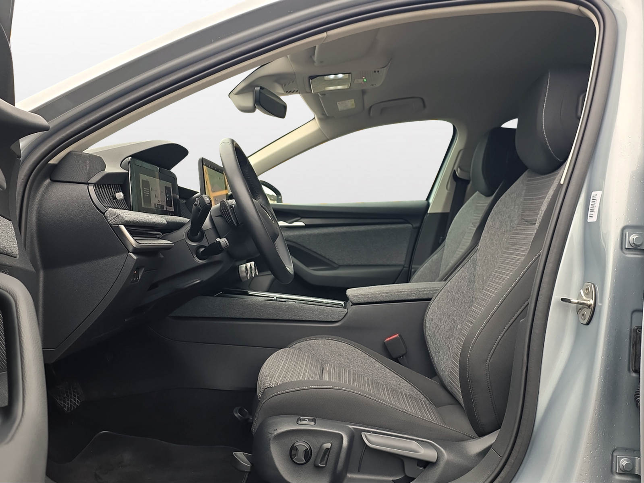 listing desktop thumbnail image 6