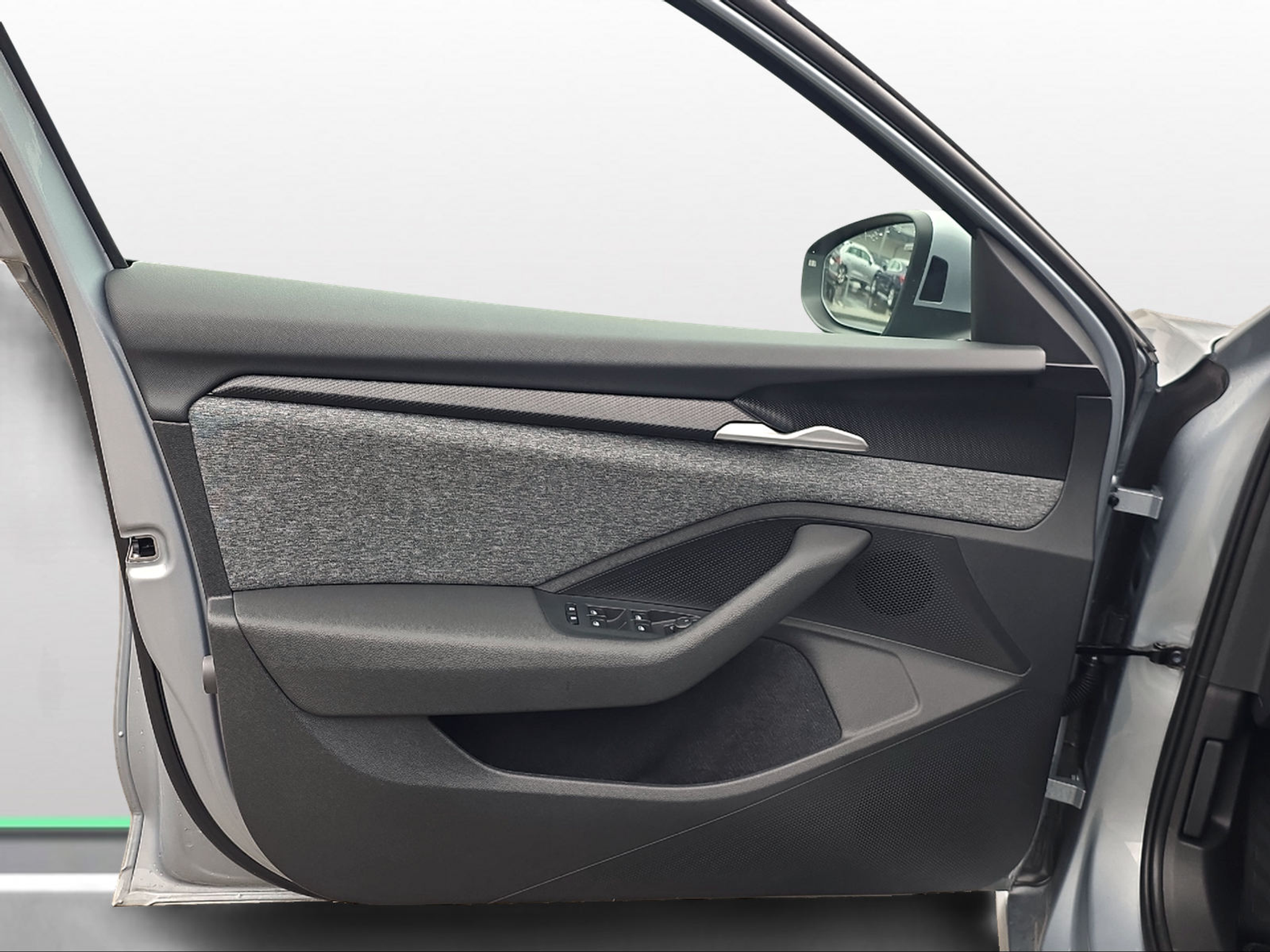 listing desktop thumbnail image 9